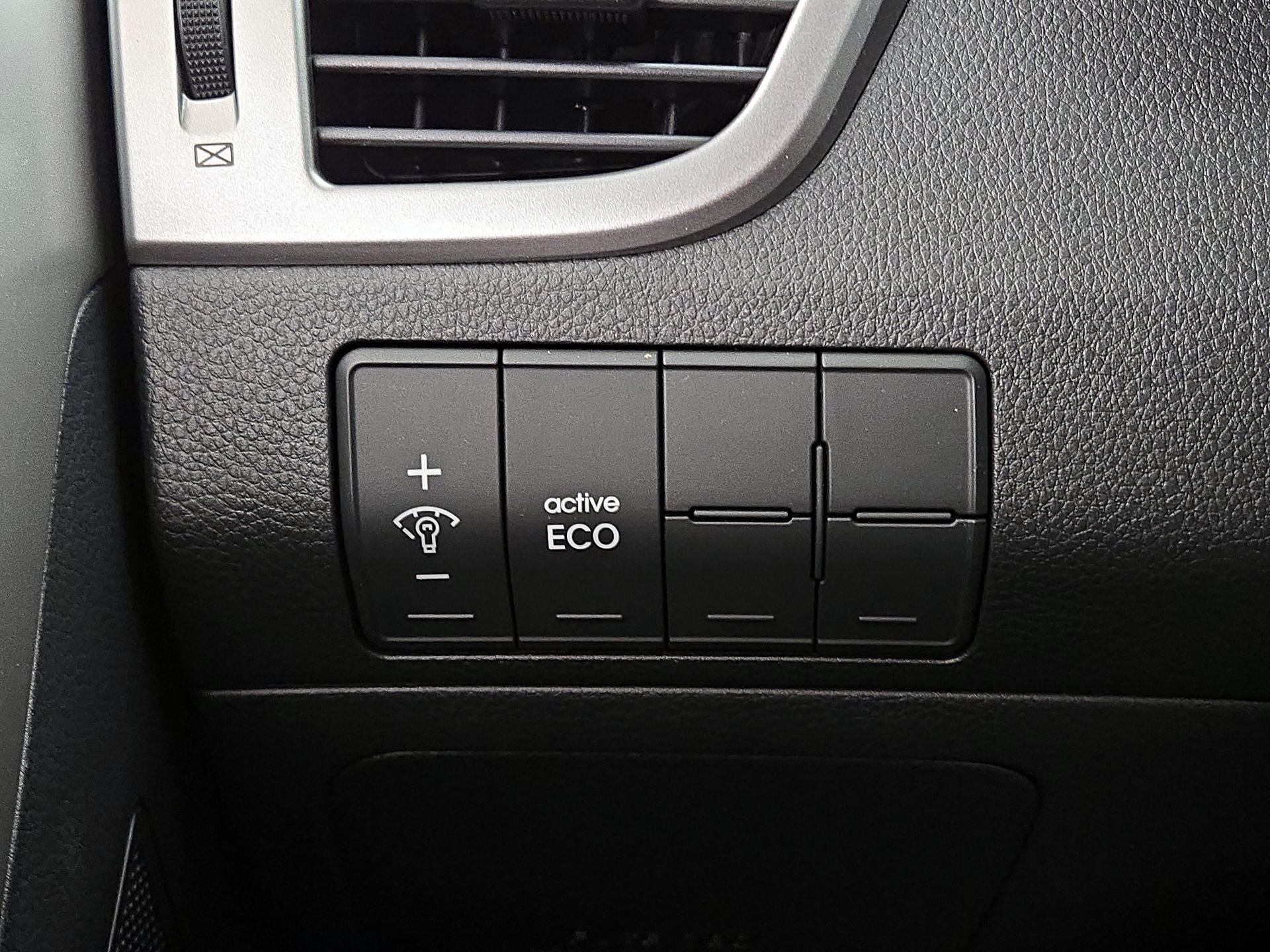 Thumbnail: 2015 Hyundai Elantra - 13