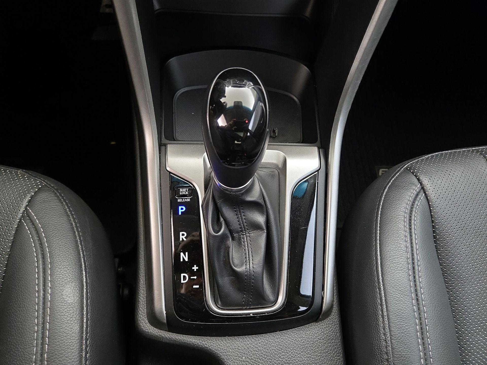 Thumbnail: 2015 Hyundai Elantra - 18