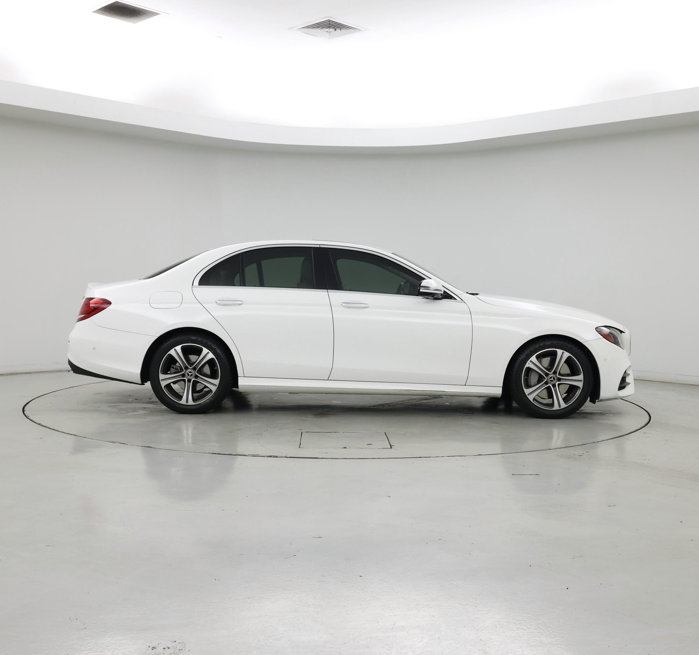 Thumbnail: 2020 Mercedes-Benz E-Class - 7