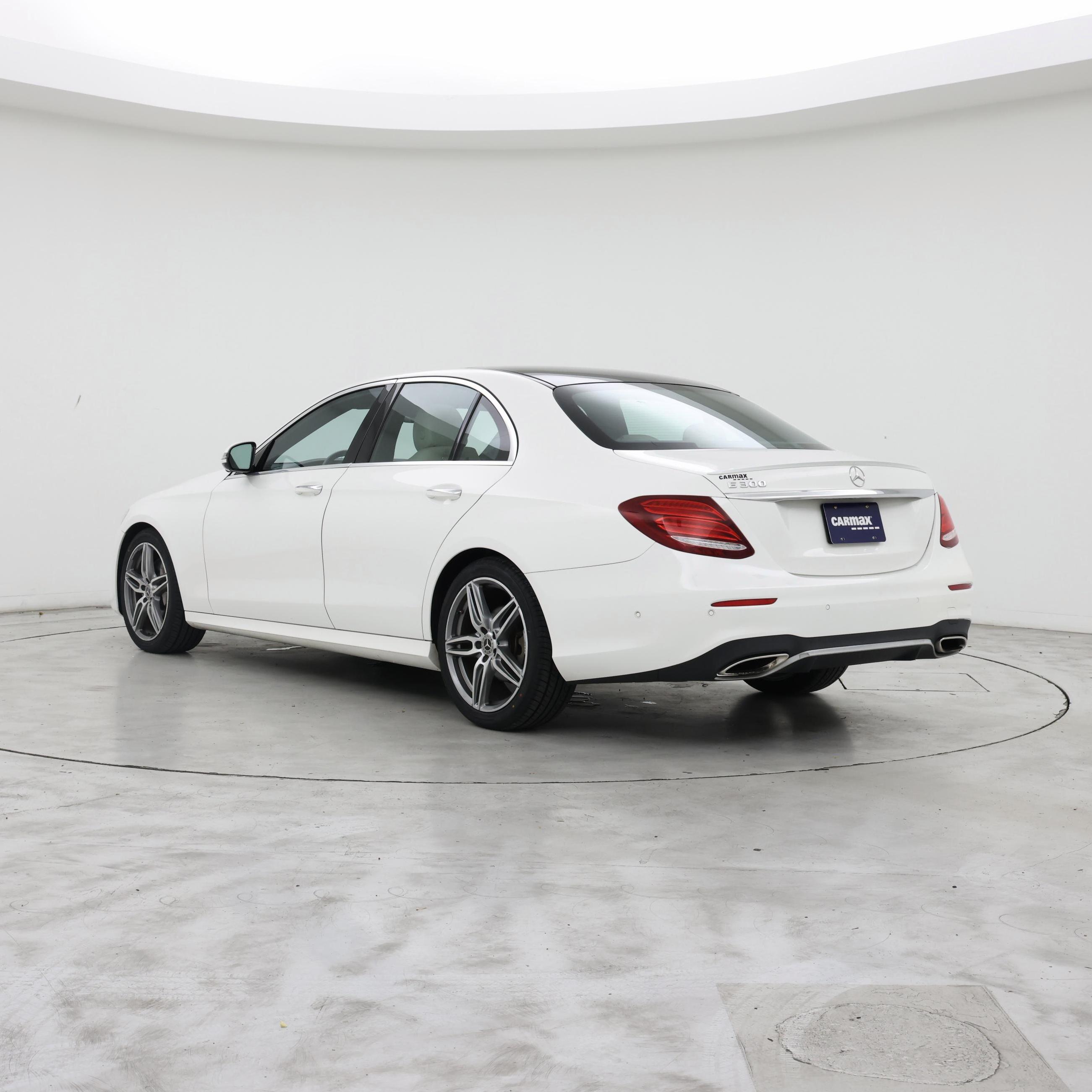 Thumbnail: 2019 Mercedes-Benz E-Class - 2