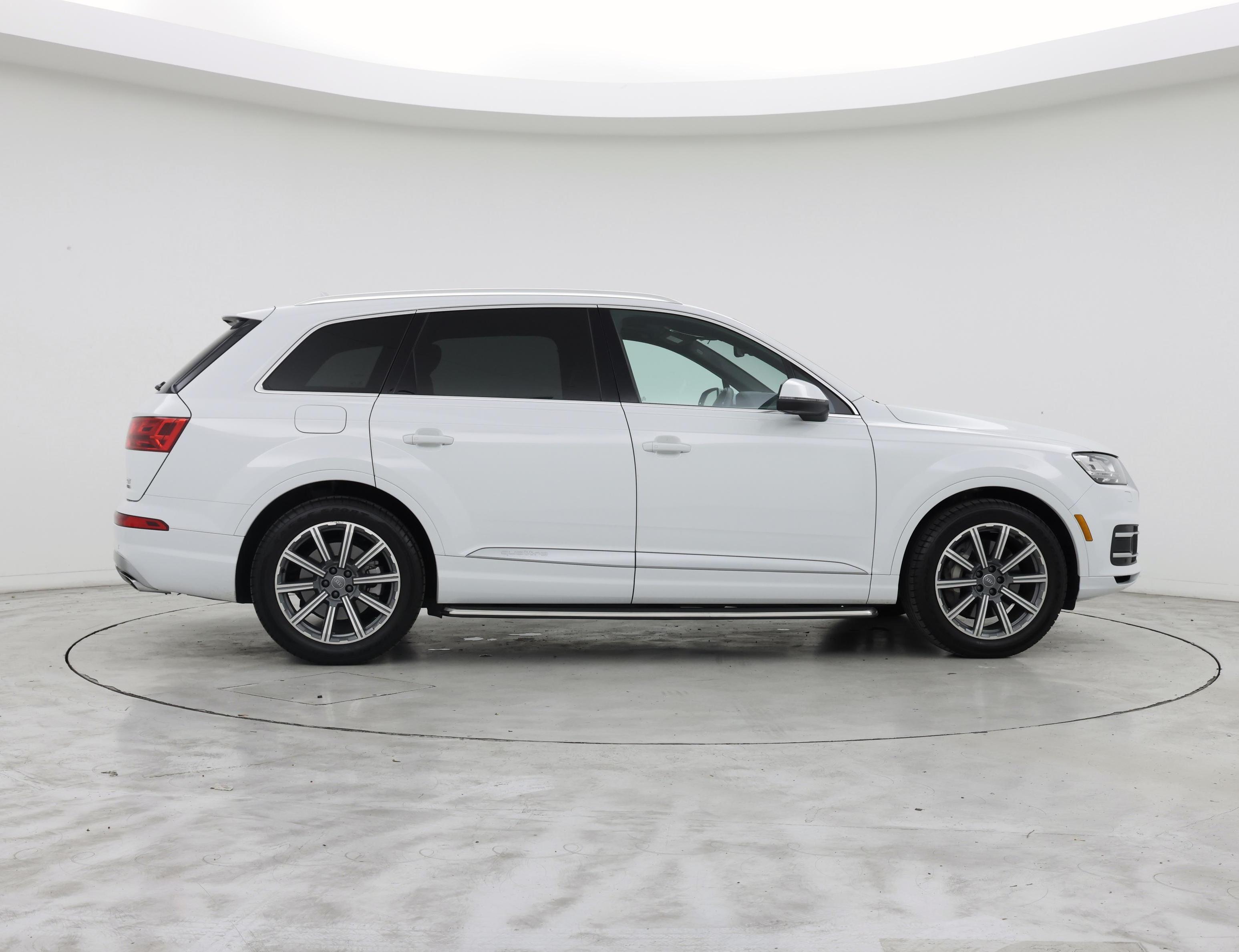 Thumbnail: 2018 Audi Q7 - 7
