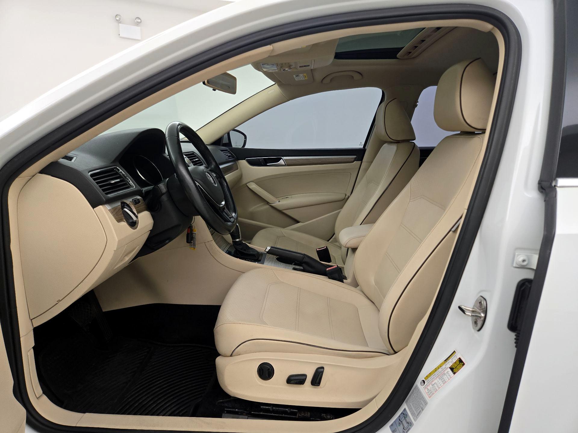 Thumbnail: 2016 Volkswagen Passat - 9