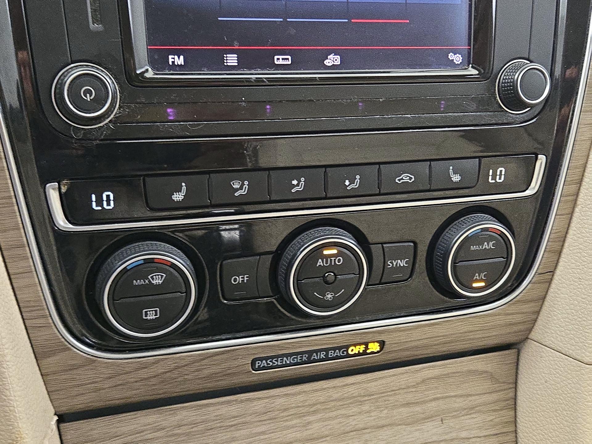 Thumbnail: 2016 Volkswagen Passat - 14