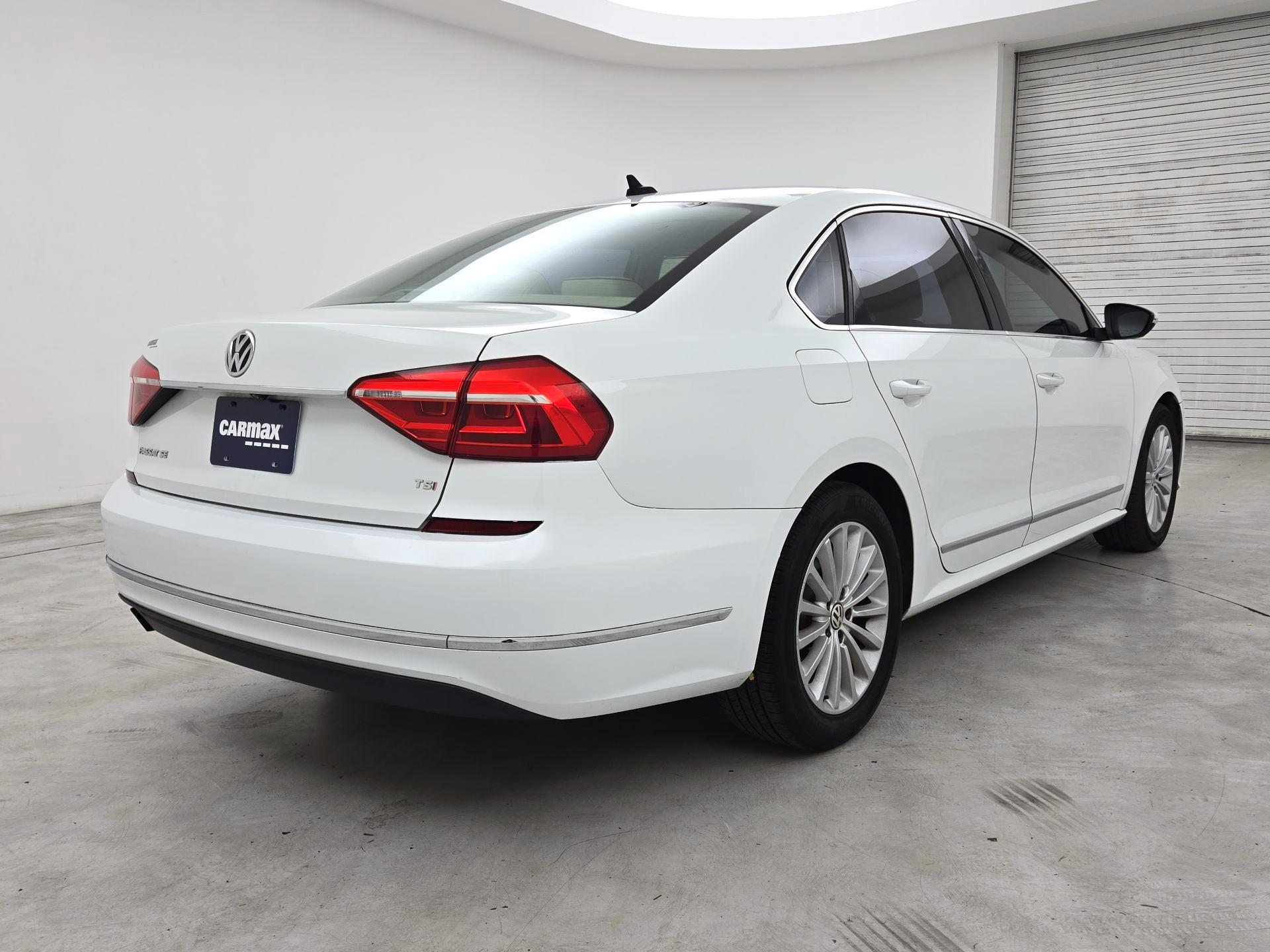 Thumbnail: 2016 Volkswagen Passat - 5
