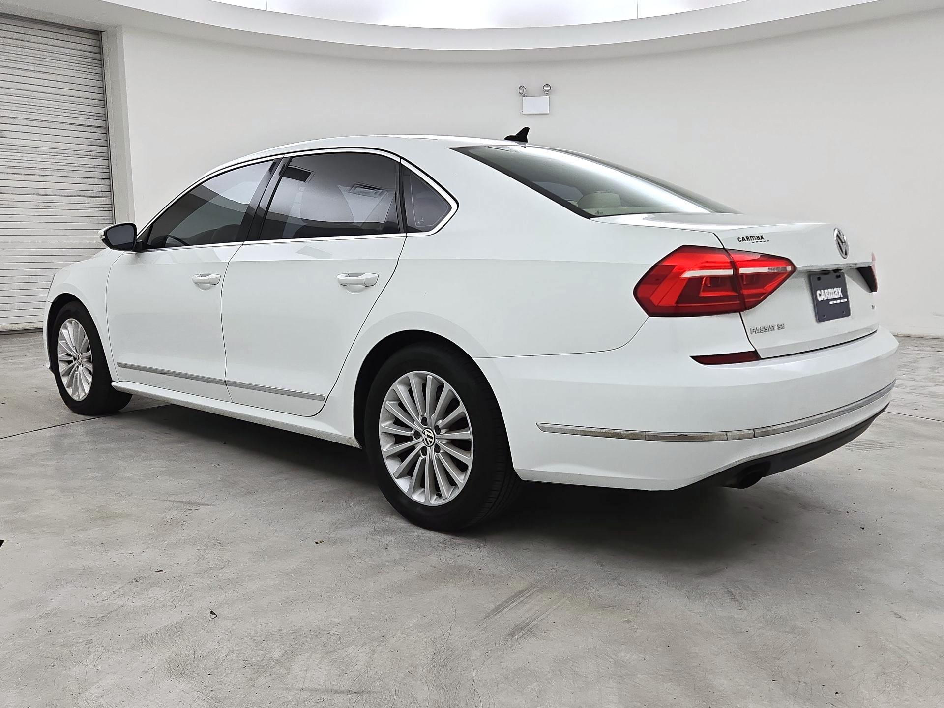 Thumbnail: 2016 Volkswagen Passat - 7