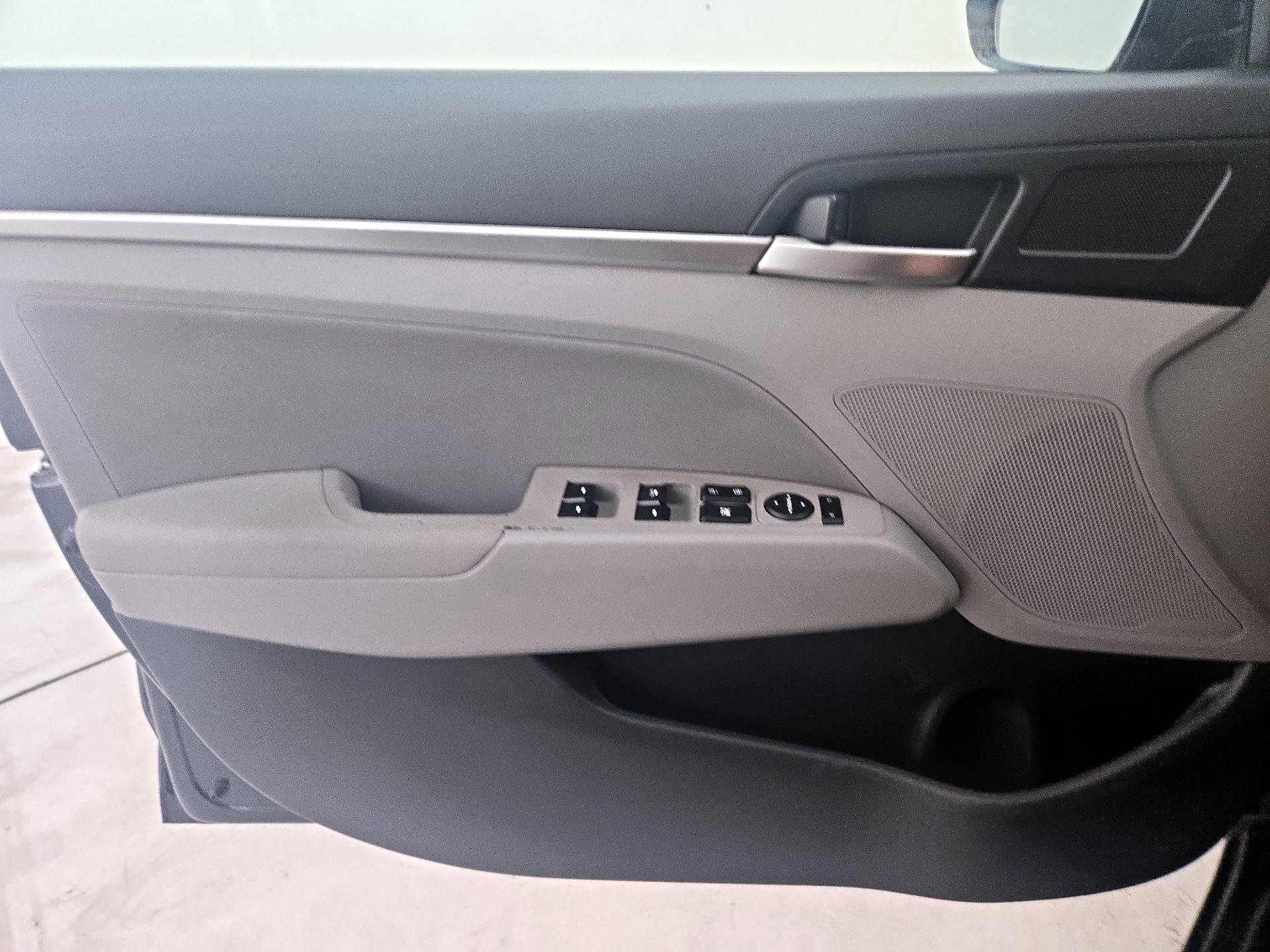 Thumbnail: 2020 Hyundai Elantra - 12