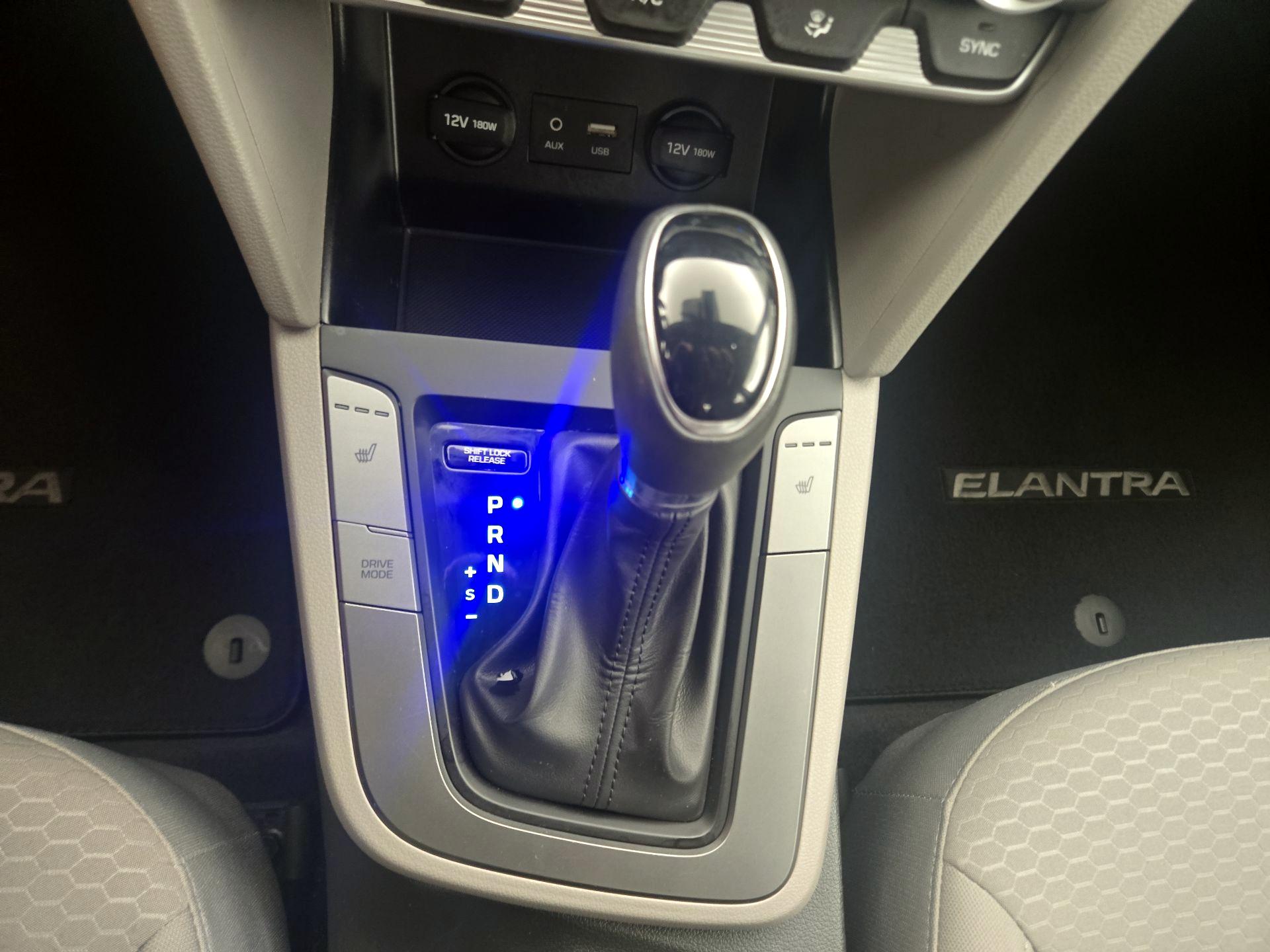 Thumbnail: 2020 Hyundai Elantra - 17