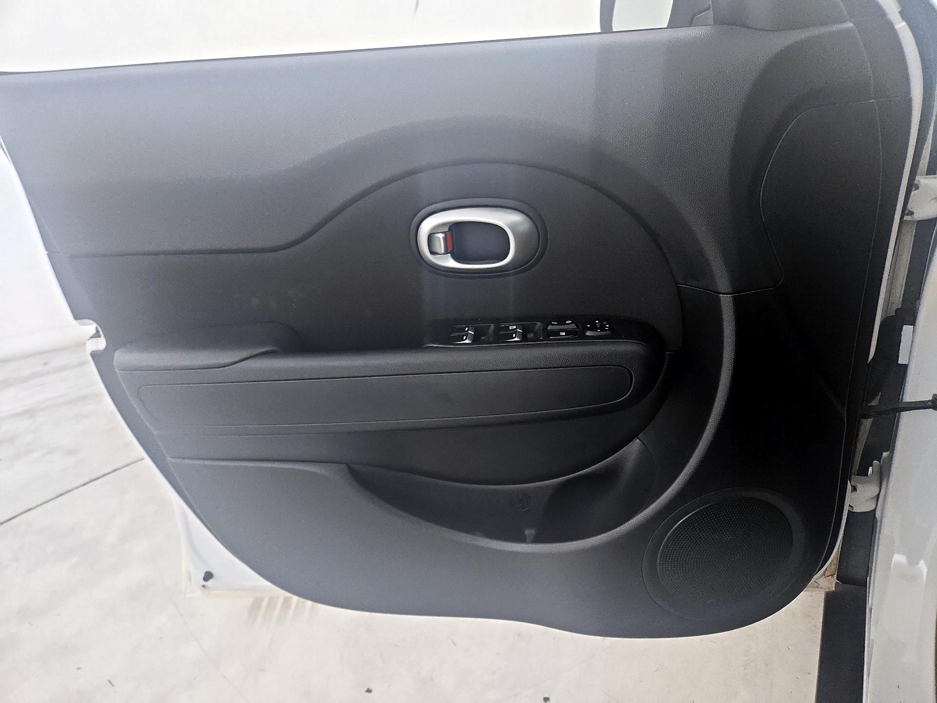 Thumbnail: 2018 Kia Soul - 12