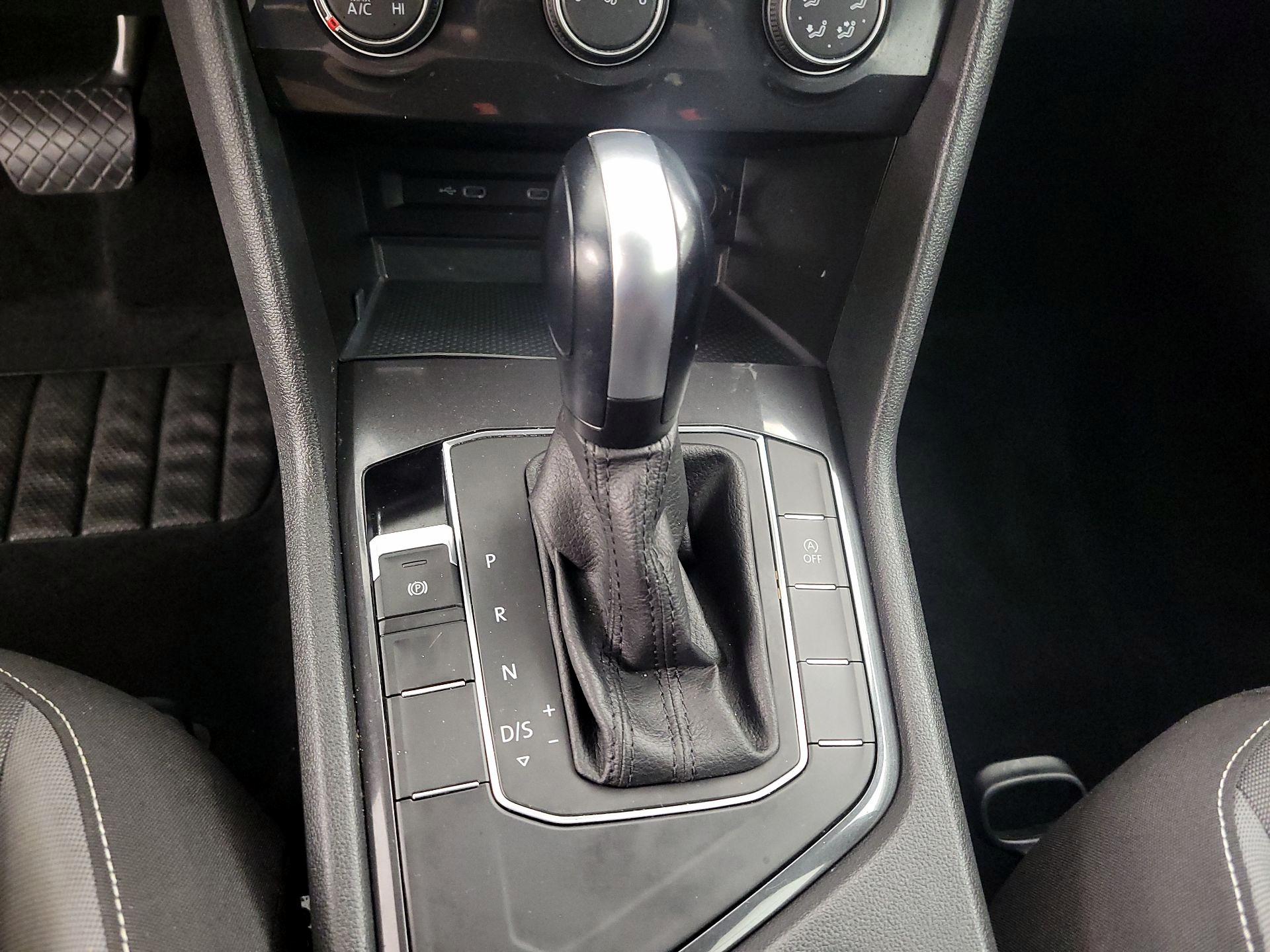 Thumbnail: 2021 Volkswagen Tiguan - 15