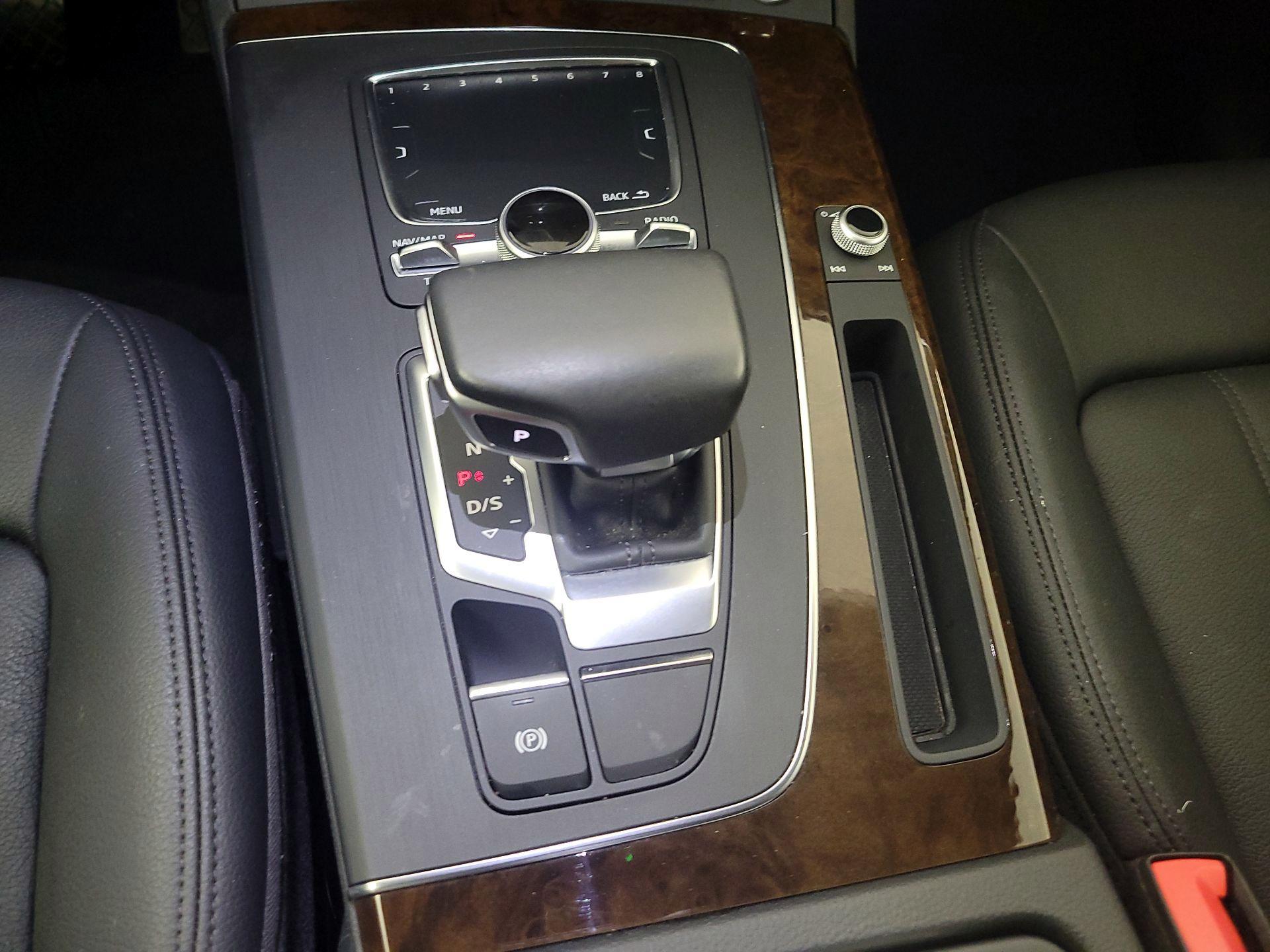 Thumbnail: 2020 Audi Q5 - 16