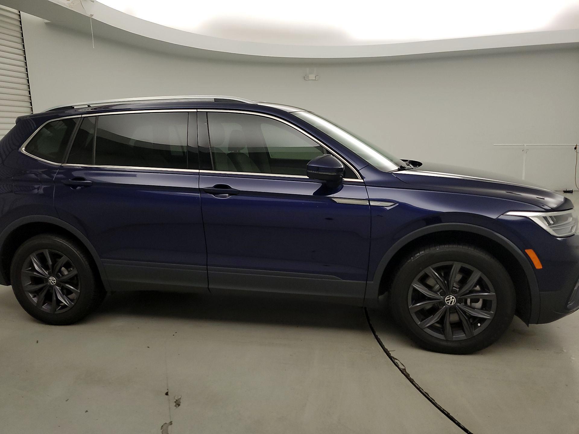 Thumbnail: 2022 Volkswagen Tiguan - 4