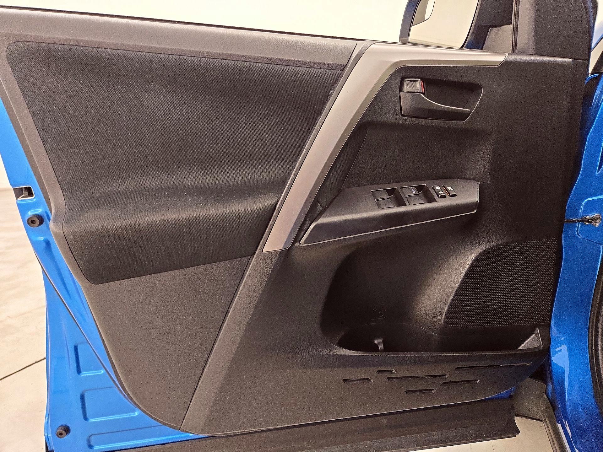 Thumbnail: 2017 Toyota RAV4 - 12