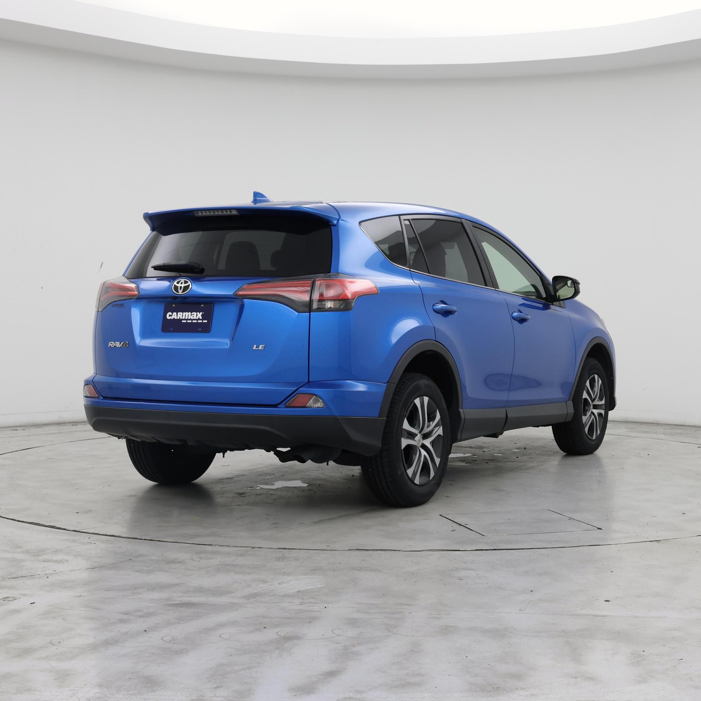 Thumbnail: 2017 Toyota RAV4 - 8