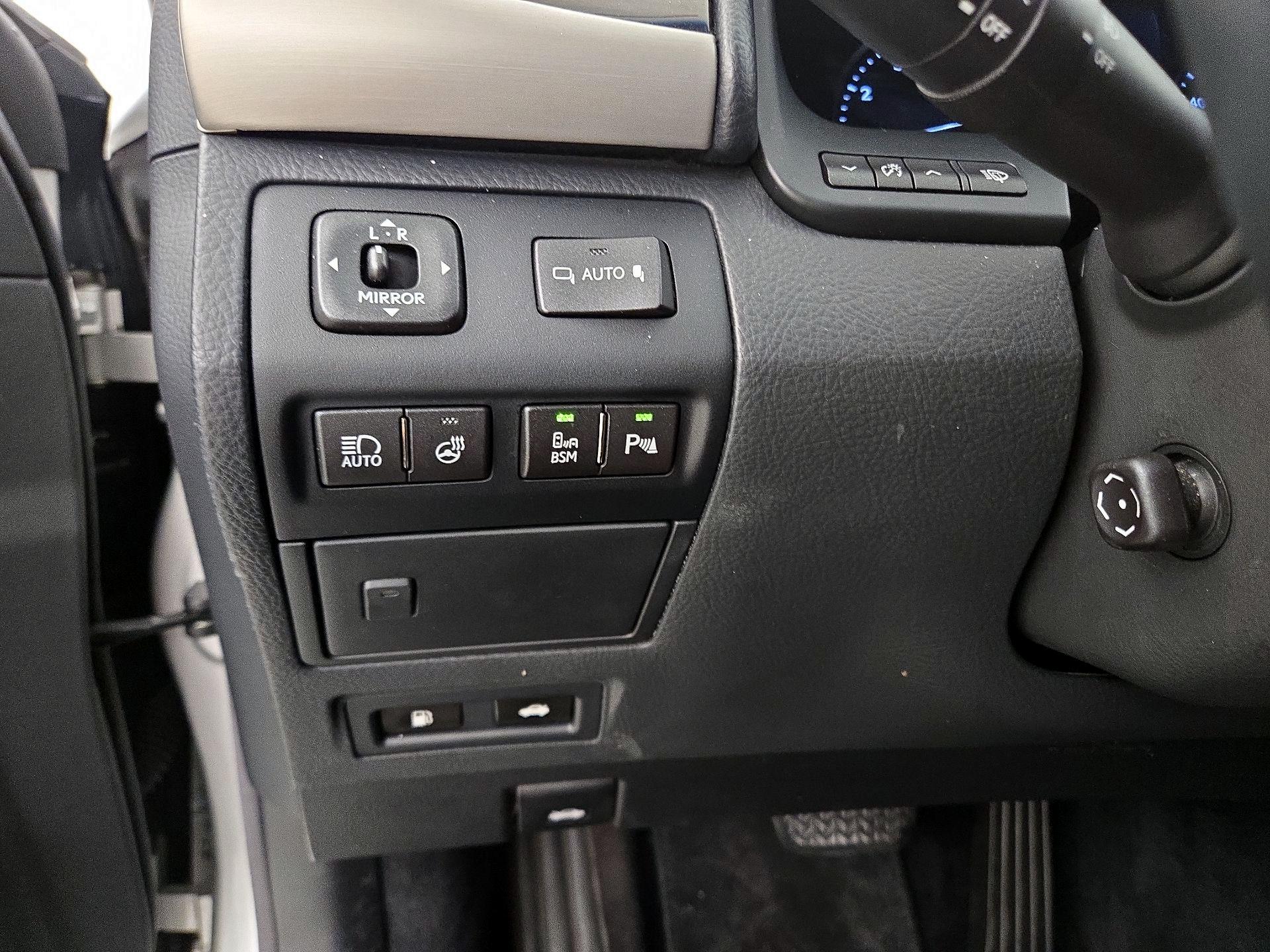 Thumbnail: 2015 Lexus LS - 13