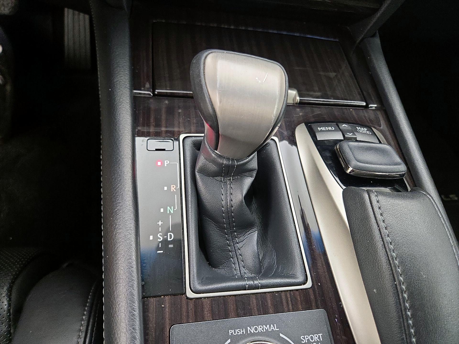 Thumbnail: 2015 Lexus LS - 18