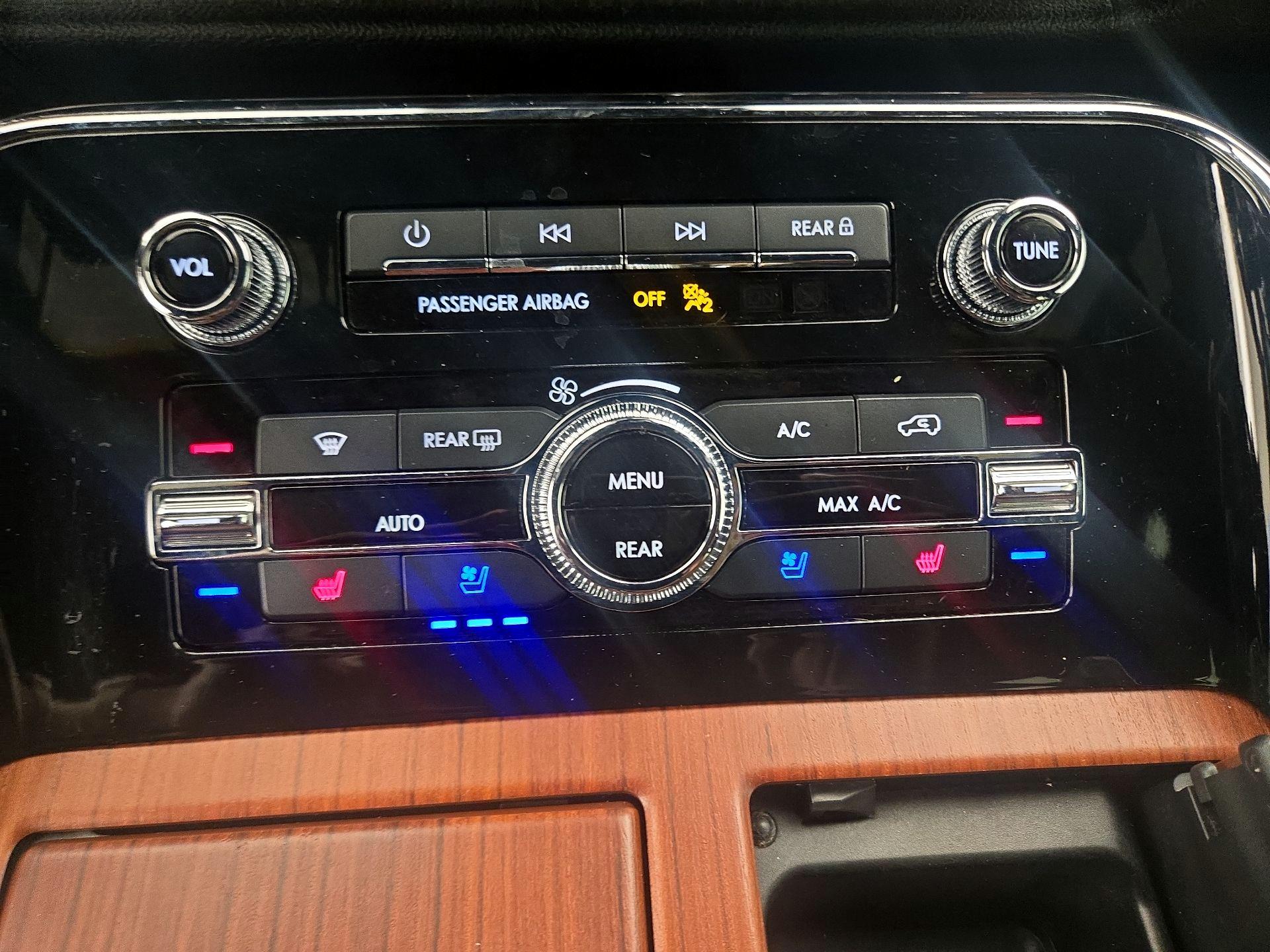 Thumbnail: 2020 Lincoln Navigator - 17