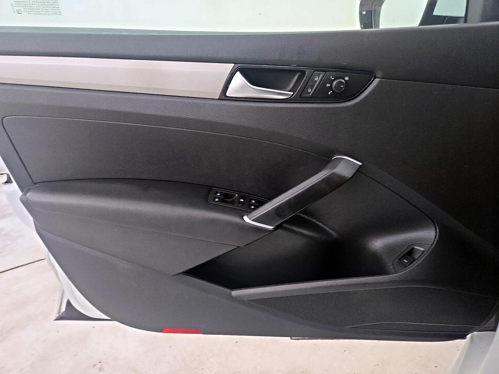 Thumbnail: 2021 Volkswagen Passat - 12