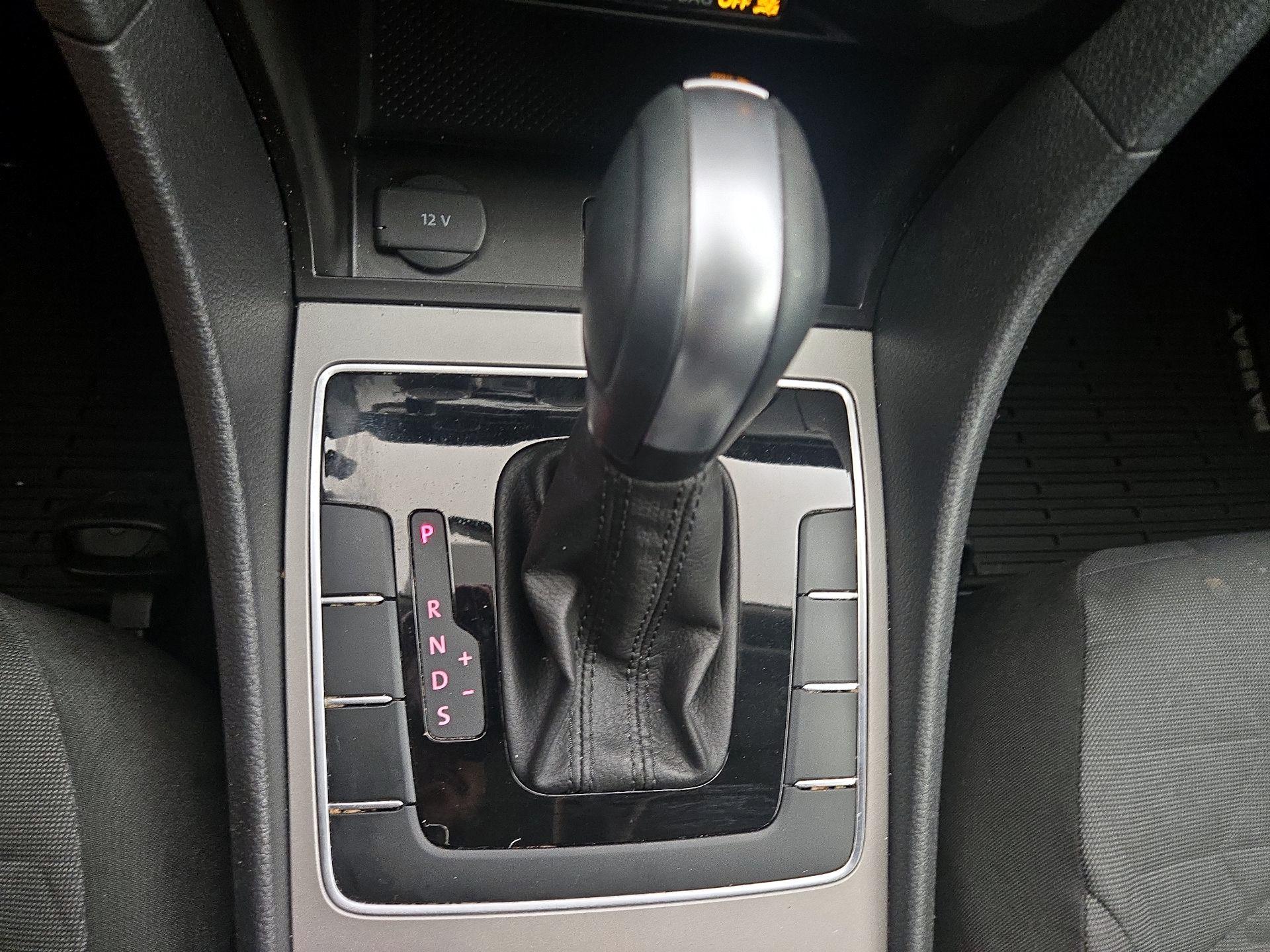 Thumbnail: 2021 Volkswagen Passat - 17