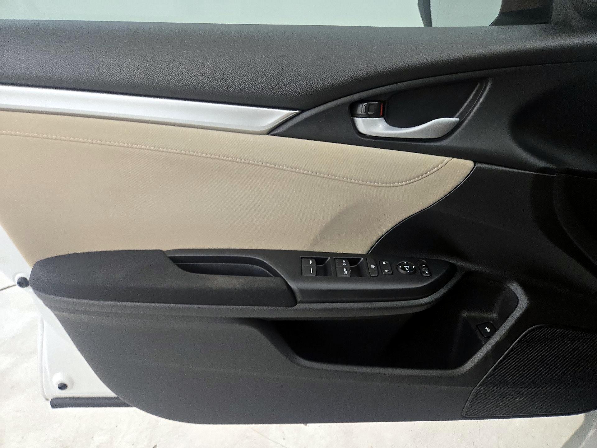 Thumbnail: 2016 Honda Civic - 12