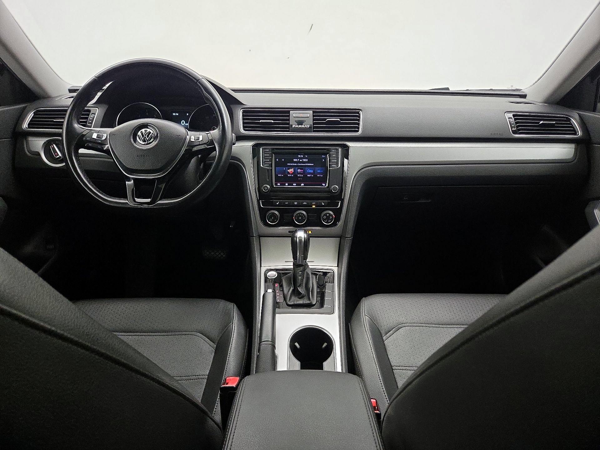 Thumbnail: 2019 Volkswagen Passat - 9