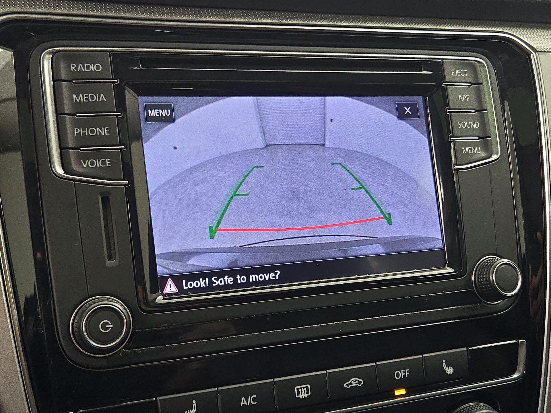 Thumbnail: 2019 Volkswagen Passat - 14