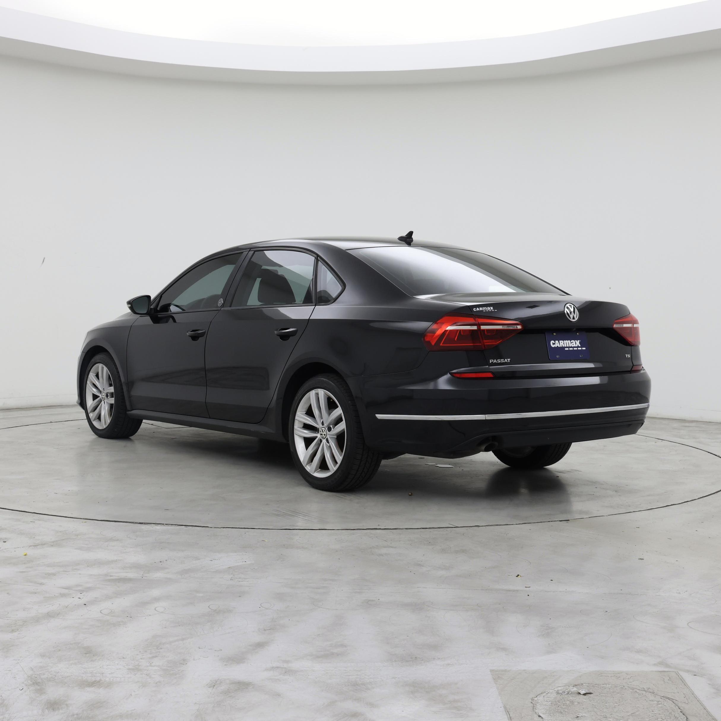 Thumbnail: 2019 Volkswagen Passat - 2