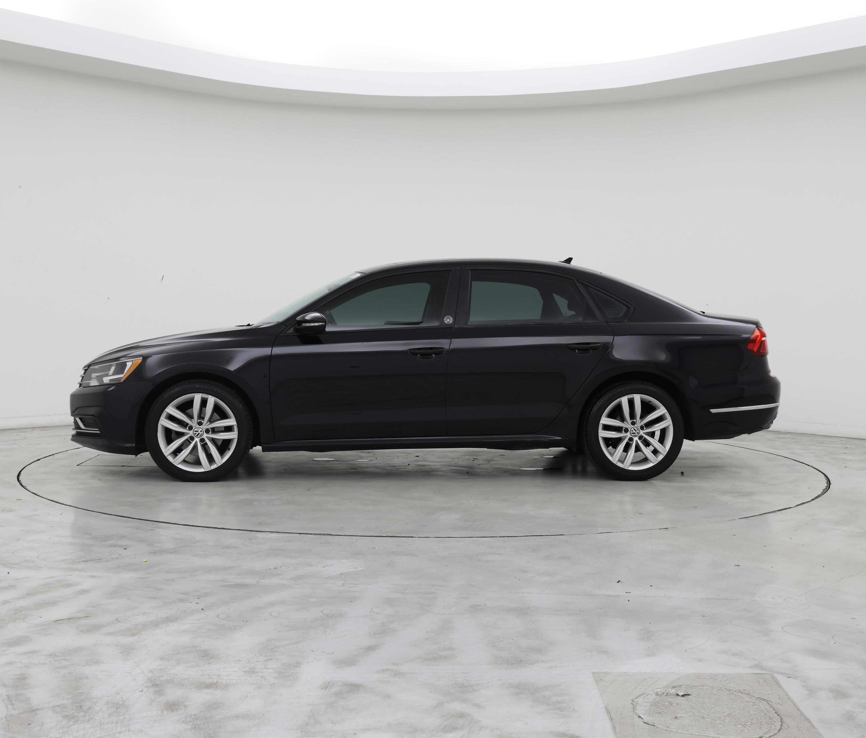 Thumbnail: 2019 Volkswagen Passat - 3