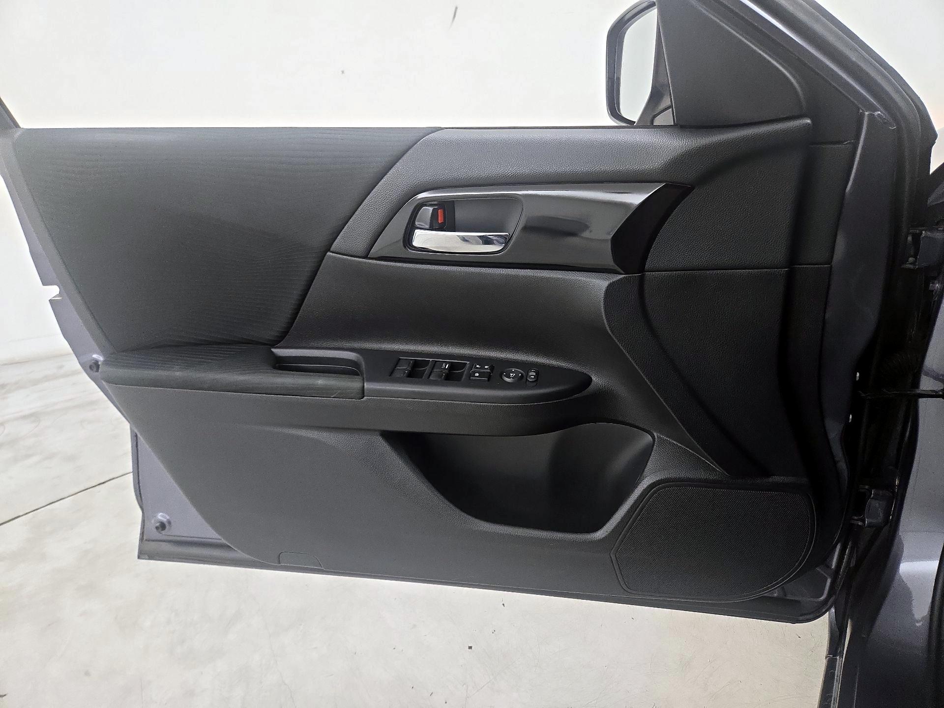 Thumbnail: 2016 Honda Accord - 12