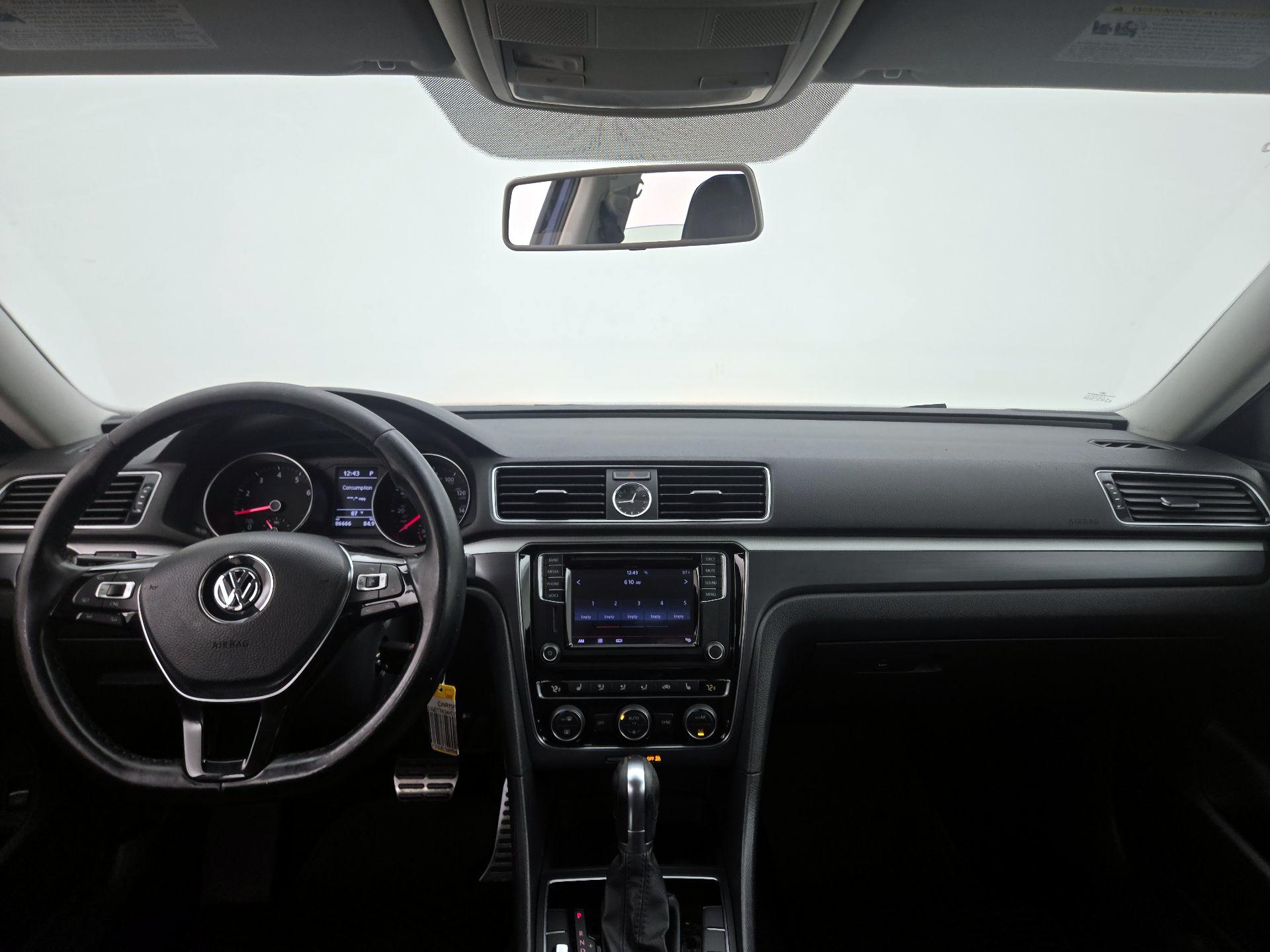 Thumbnail: 2017 Volkswagen Passat - 9