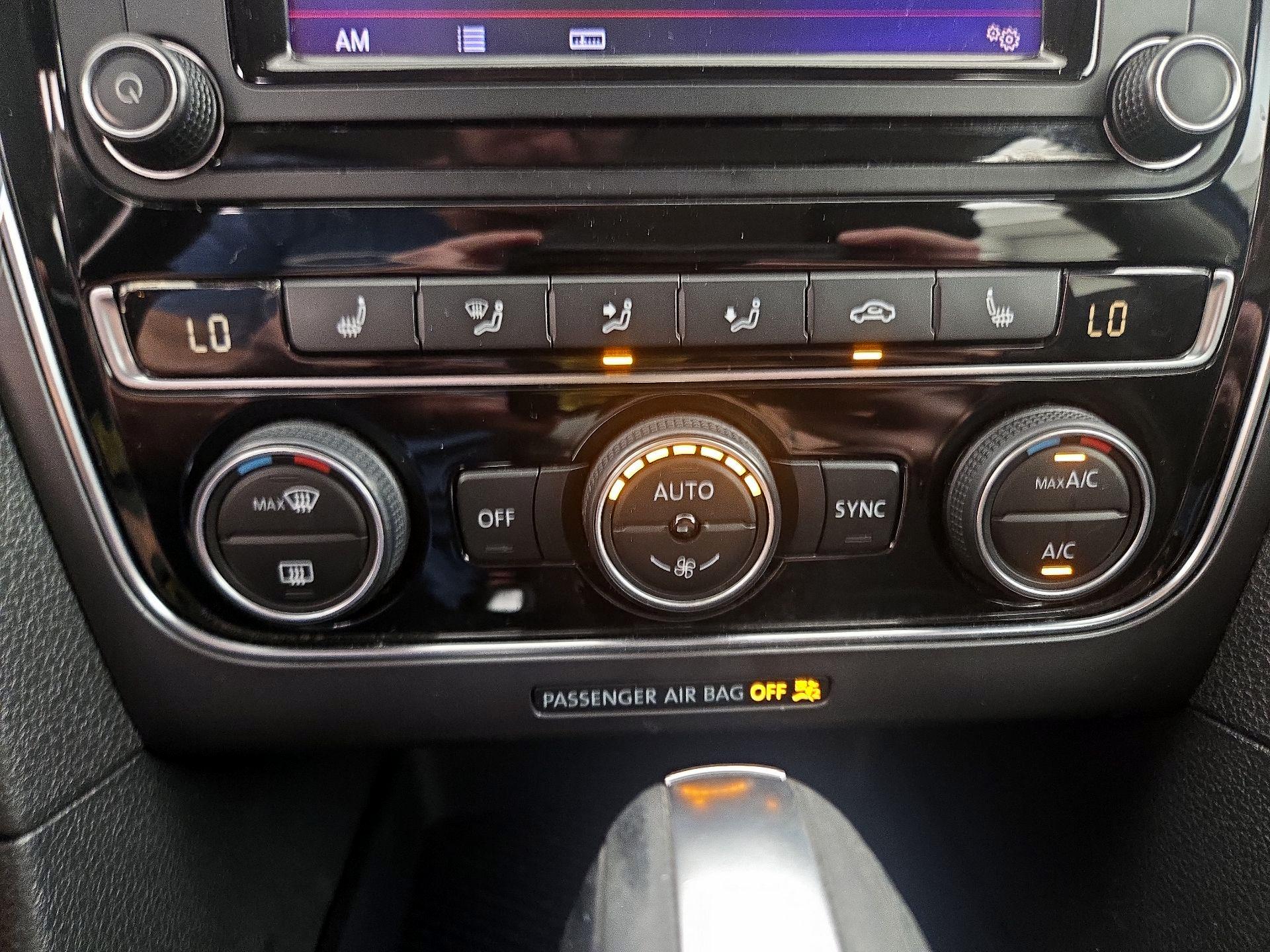 Thumbnail: 2017 Volkswagen Passat - 16