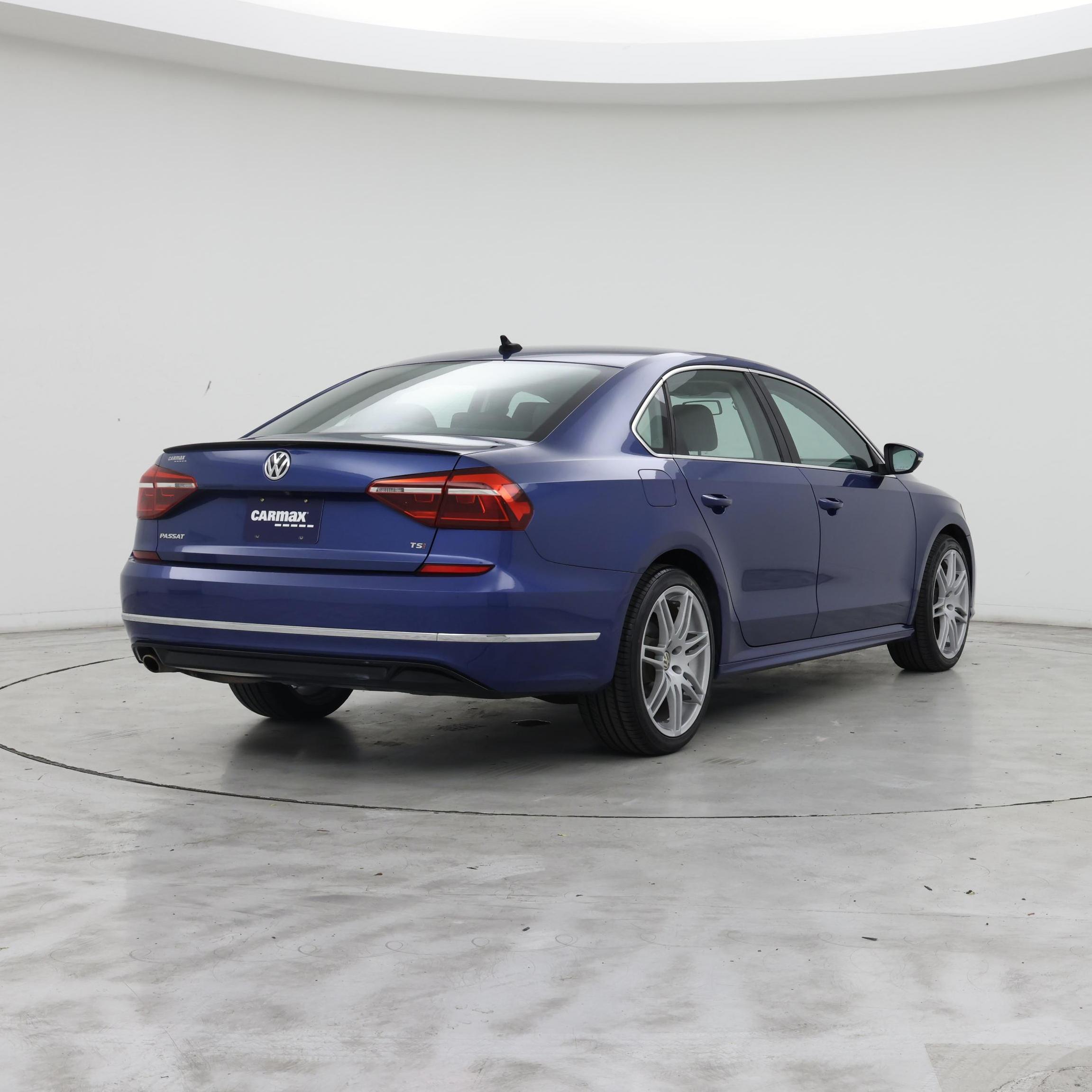 Thumbnail: 2017 Volkswagen Passat - 8