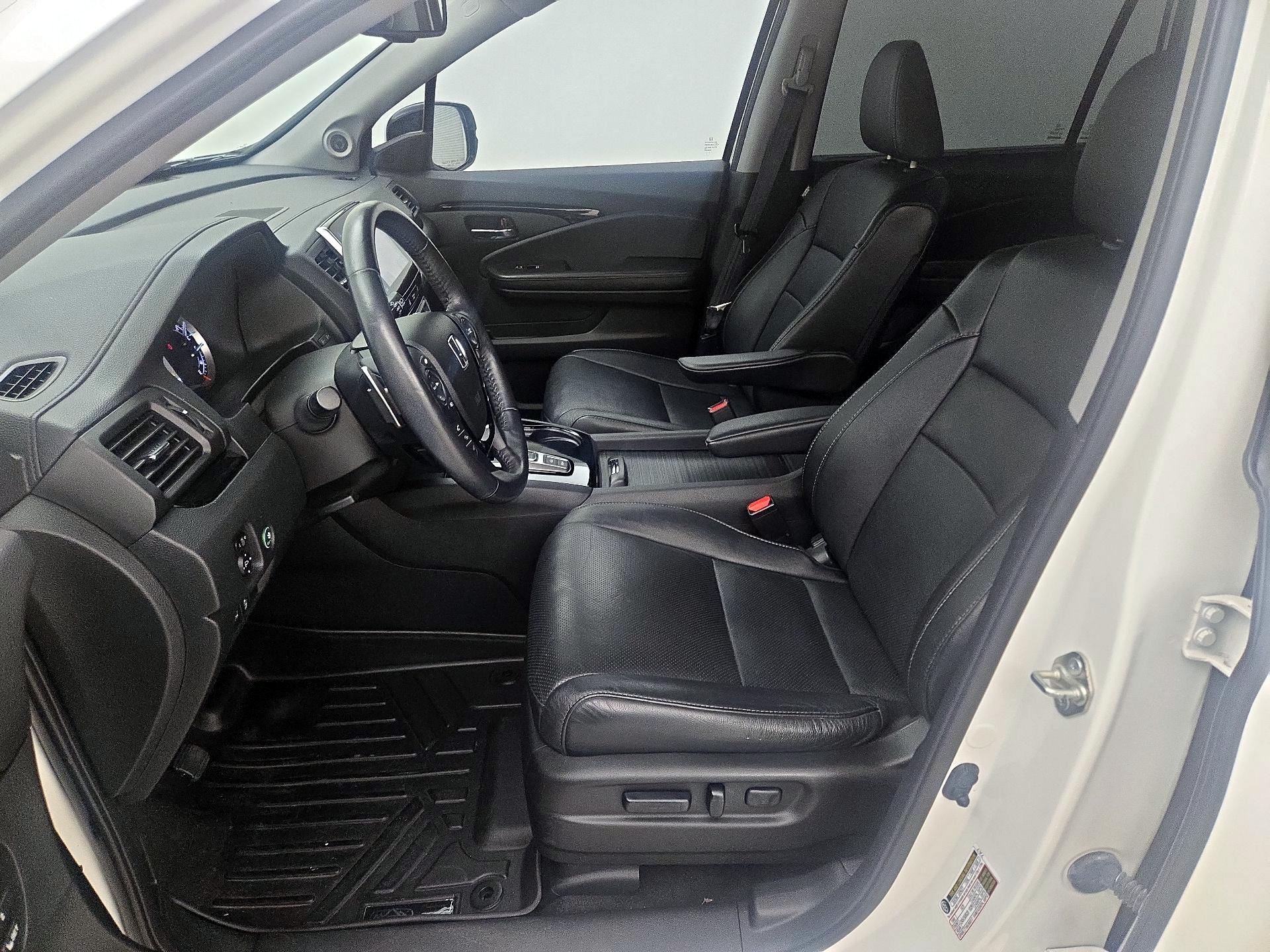 Thumbnail: 2017 Honda Pilot - 11
