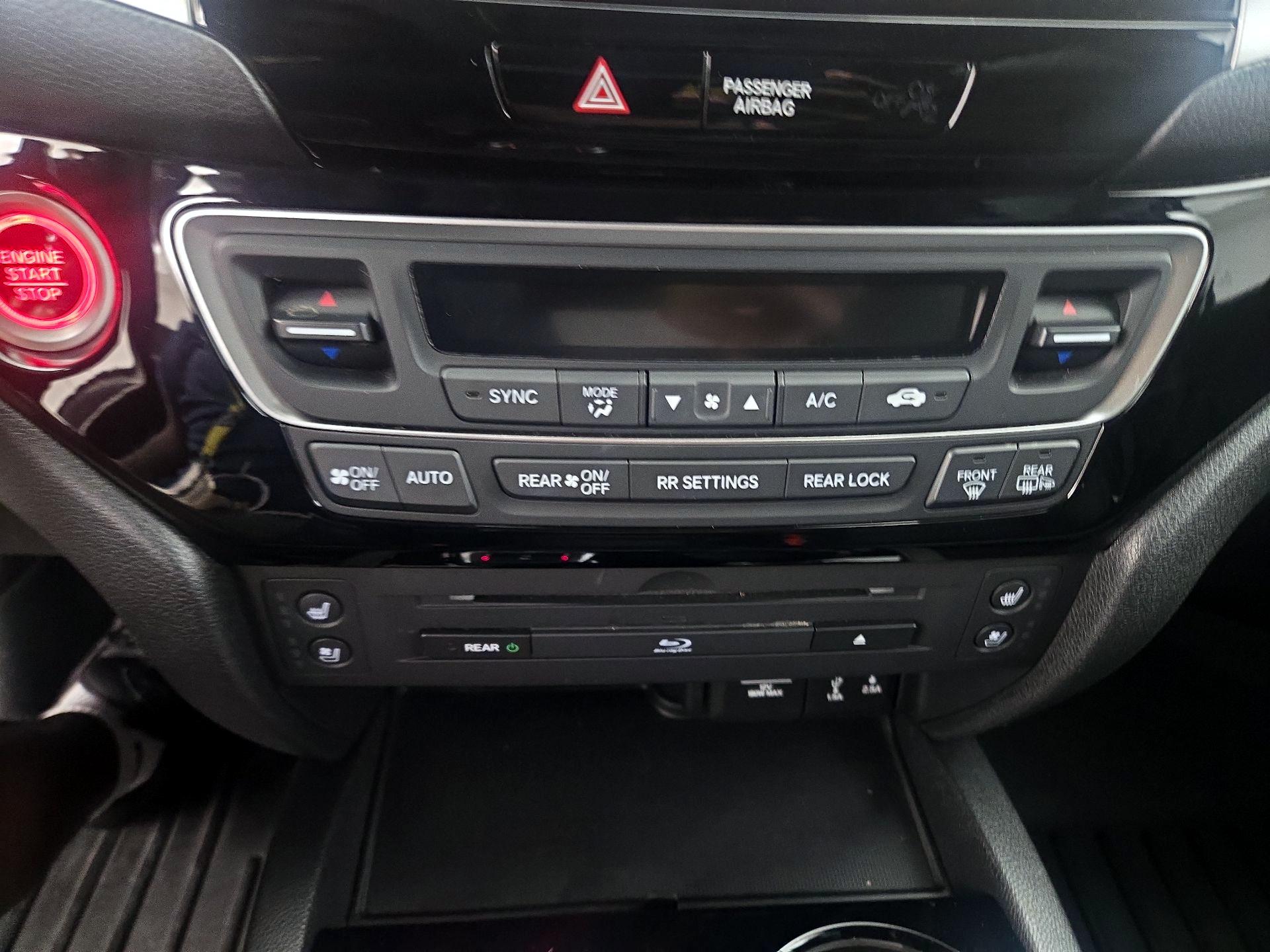 Thumbnail: 2017 Honda Pilot - 17