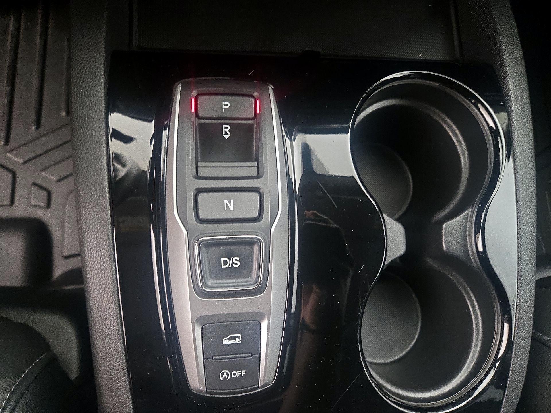 Thumbnail: 2017 Honda Pilot - 18