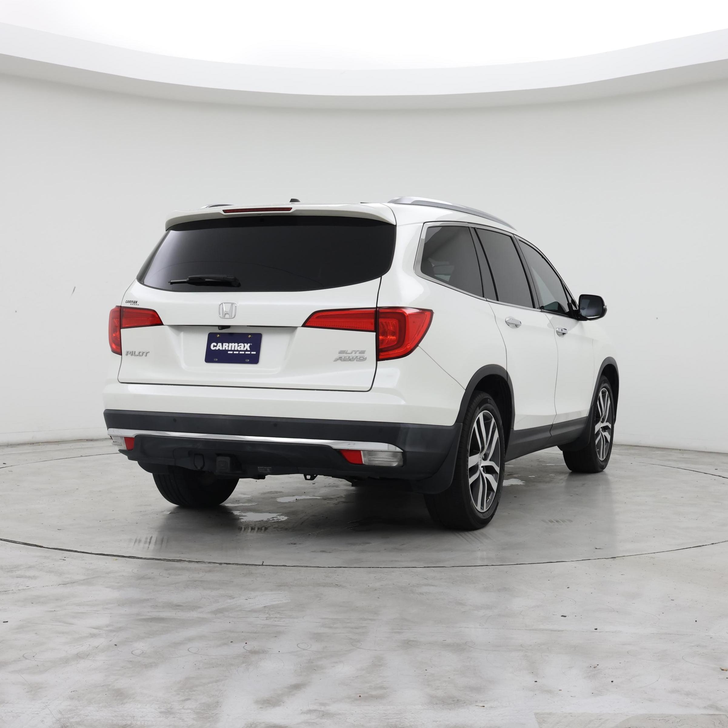 Thumbnail: 2017 Honda Pilot - 8