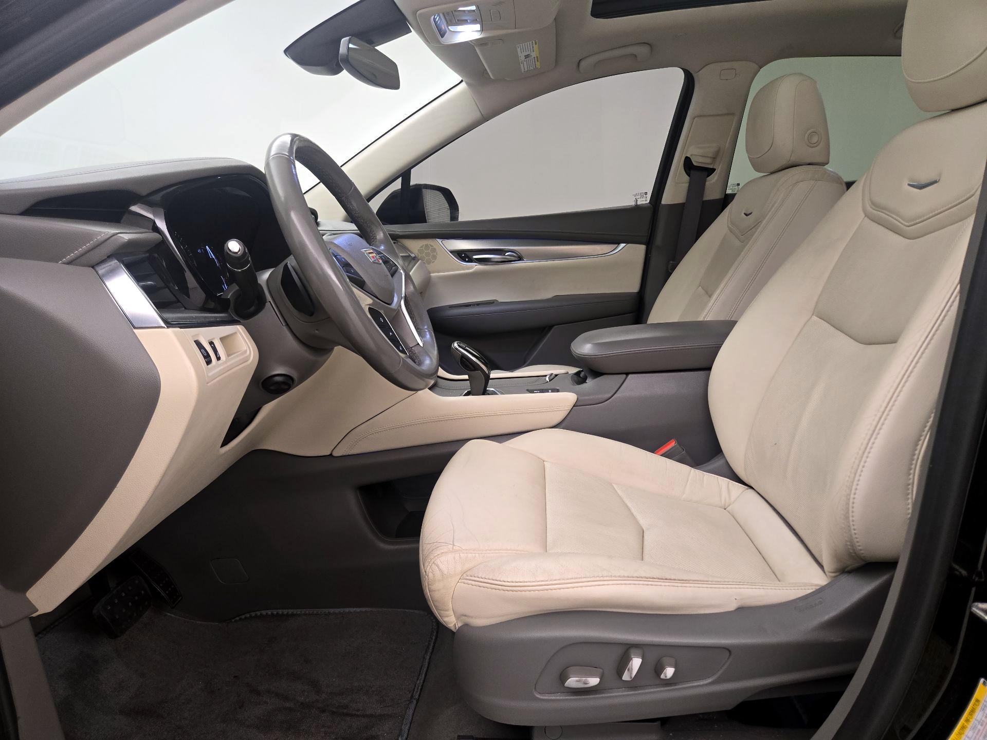 Thumbnail: 2018 Cadillac XT5 - 11