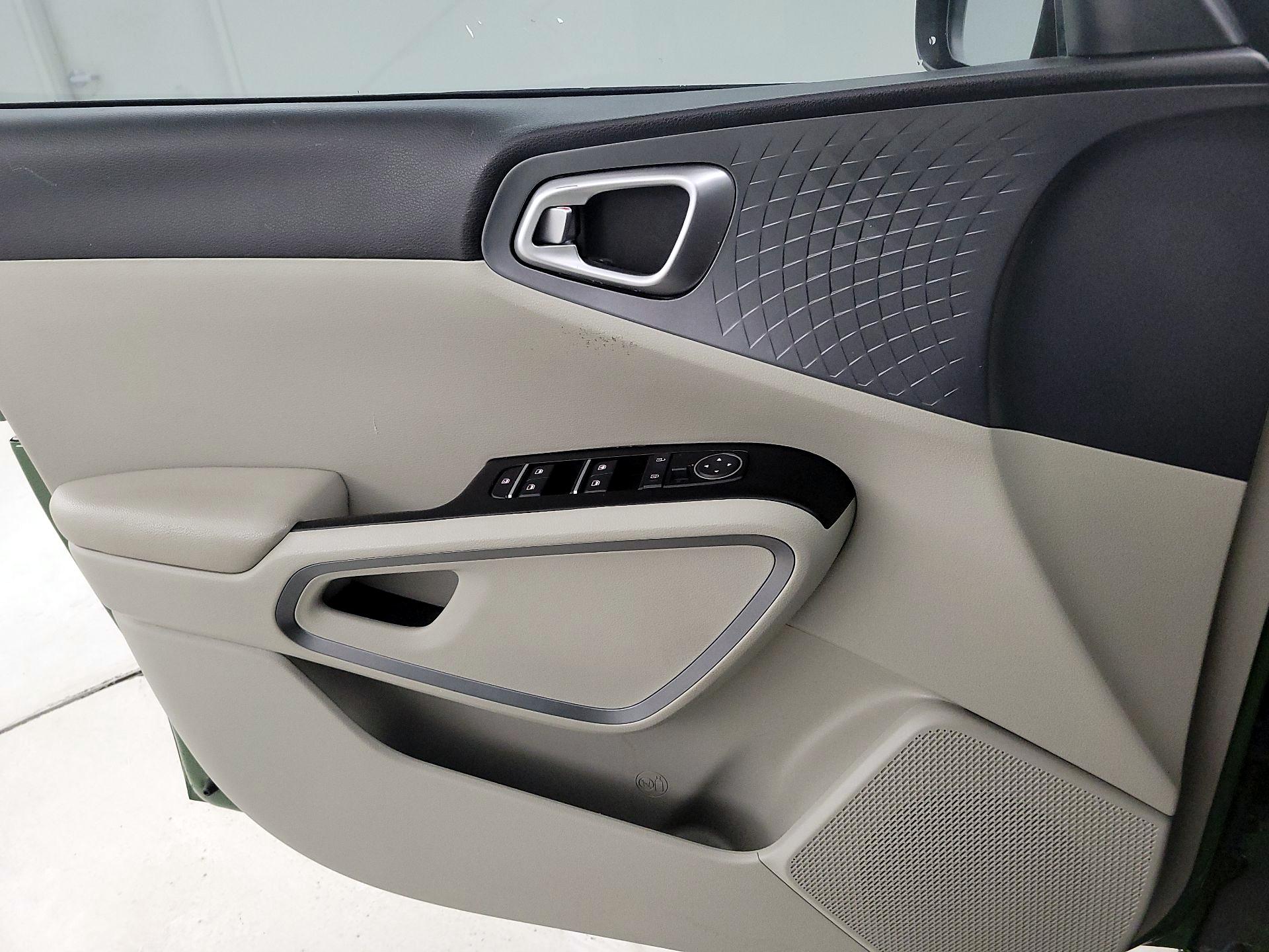 Thumbnail: 2022 Kia Soul - 10