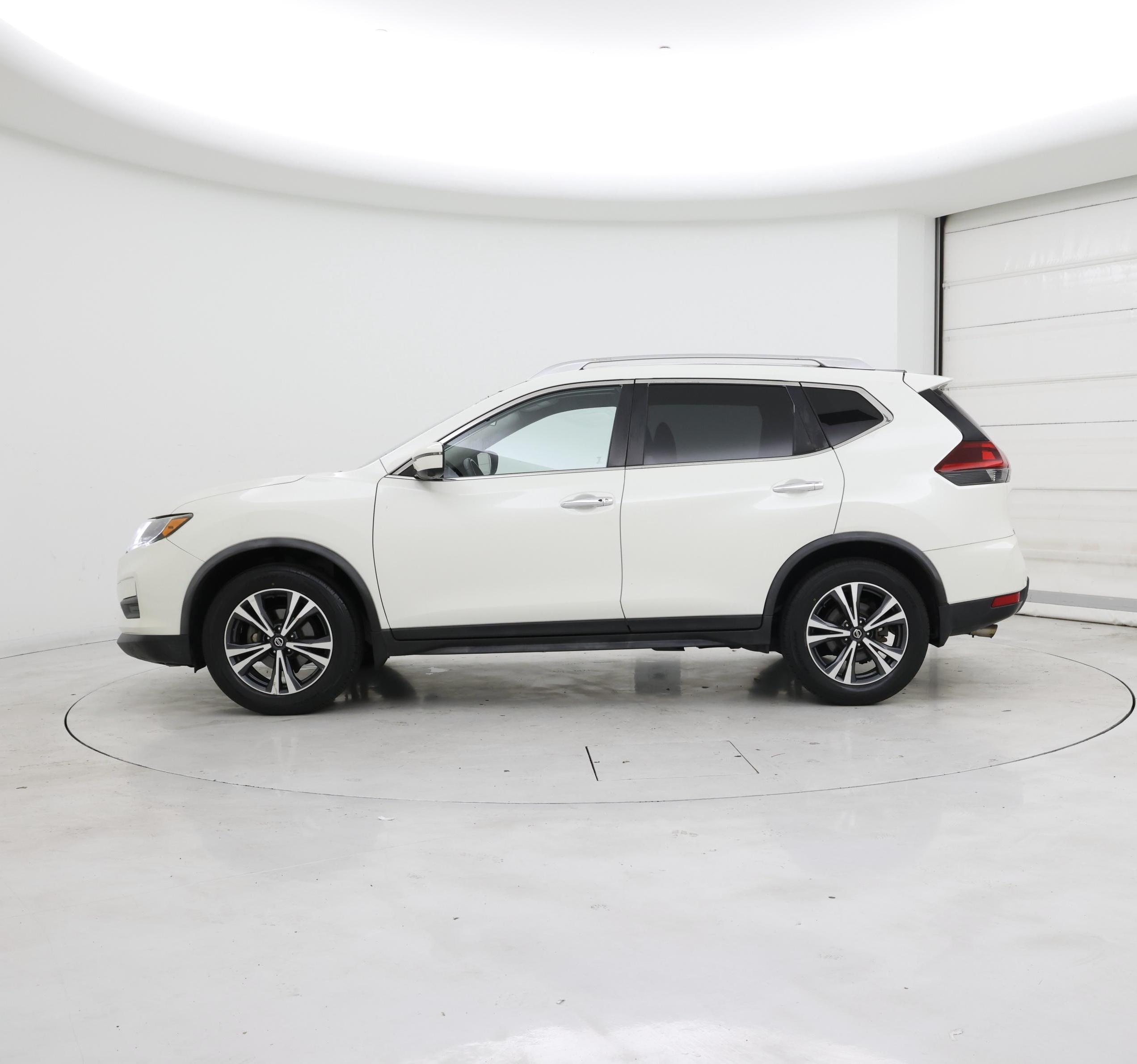 Thumbnail: 2020 Nissan Rogue - 3