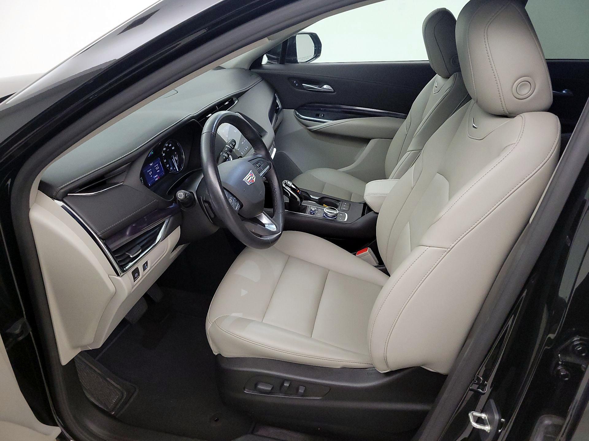 Thumbnail: 2023 Cadillac XT4 - 9