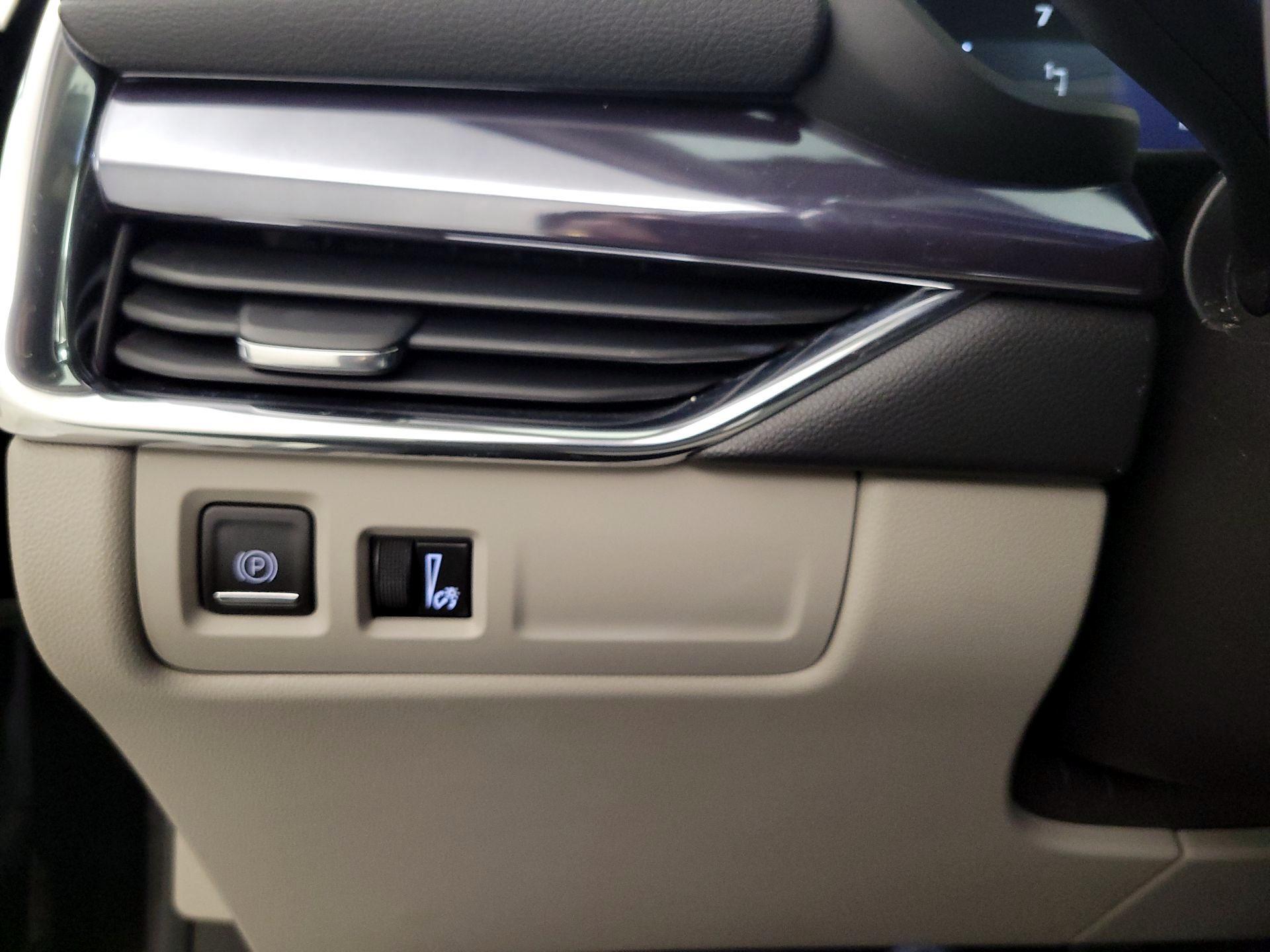 Thumbnail: 2023 Cadillac XT4 - 11