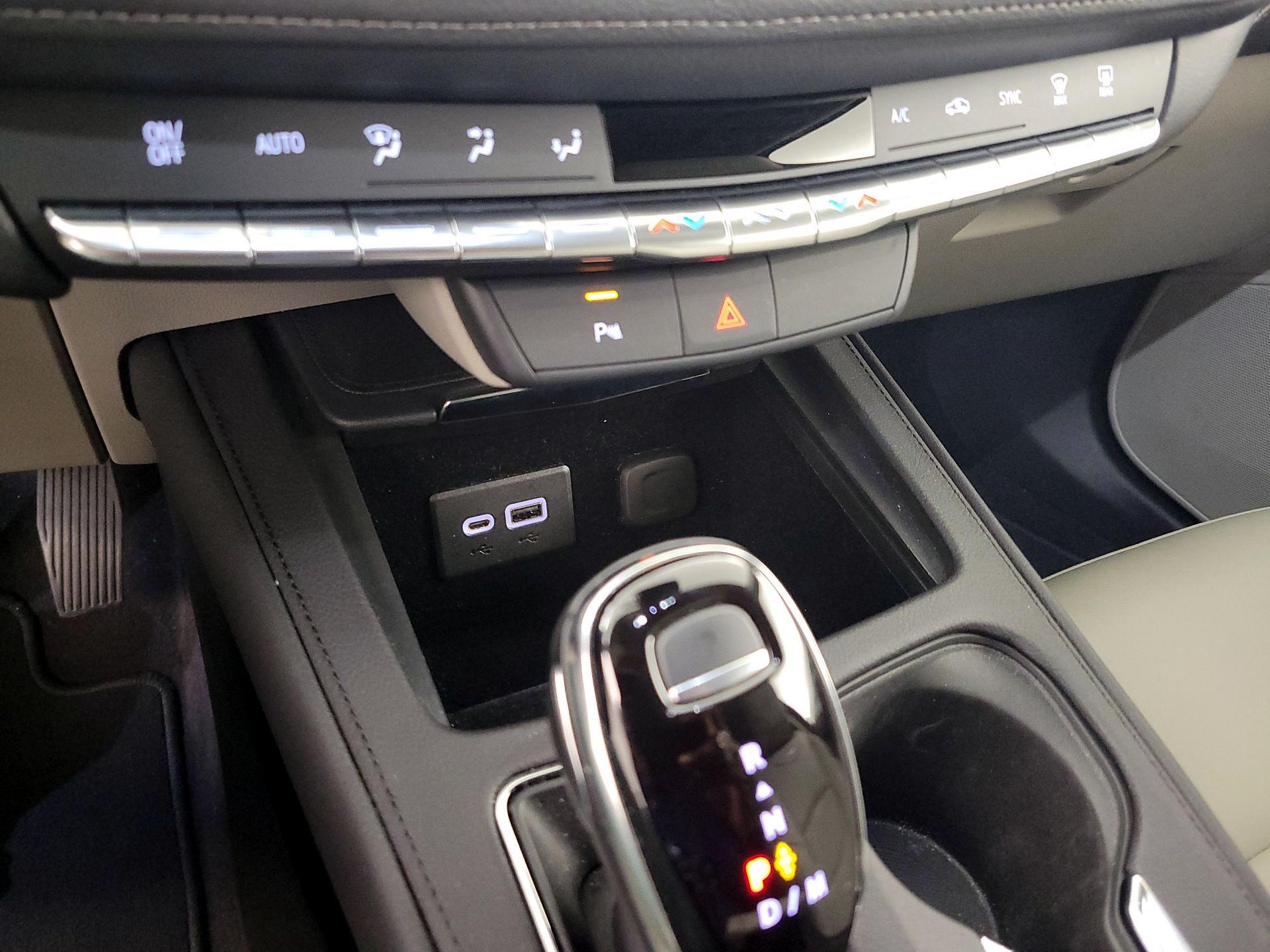 Thumbnail: 2023 Cadillac XT4 - 14