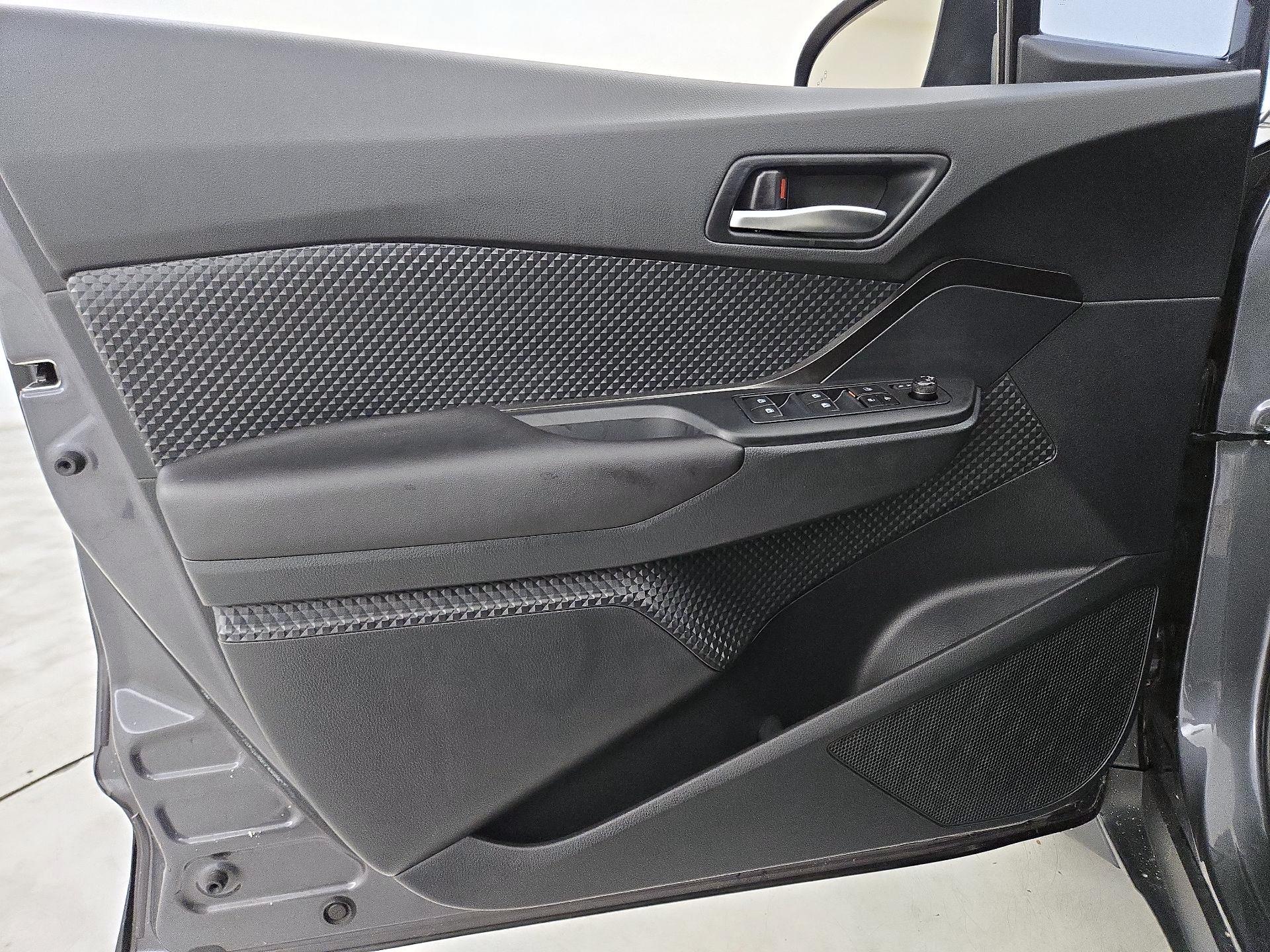 Thumbnail: 2018 Toyota C-HR - 12