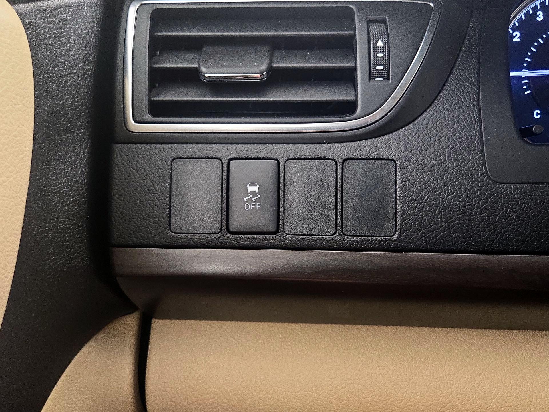 Thumbnail: 2016 Toyota Camry - 13