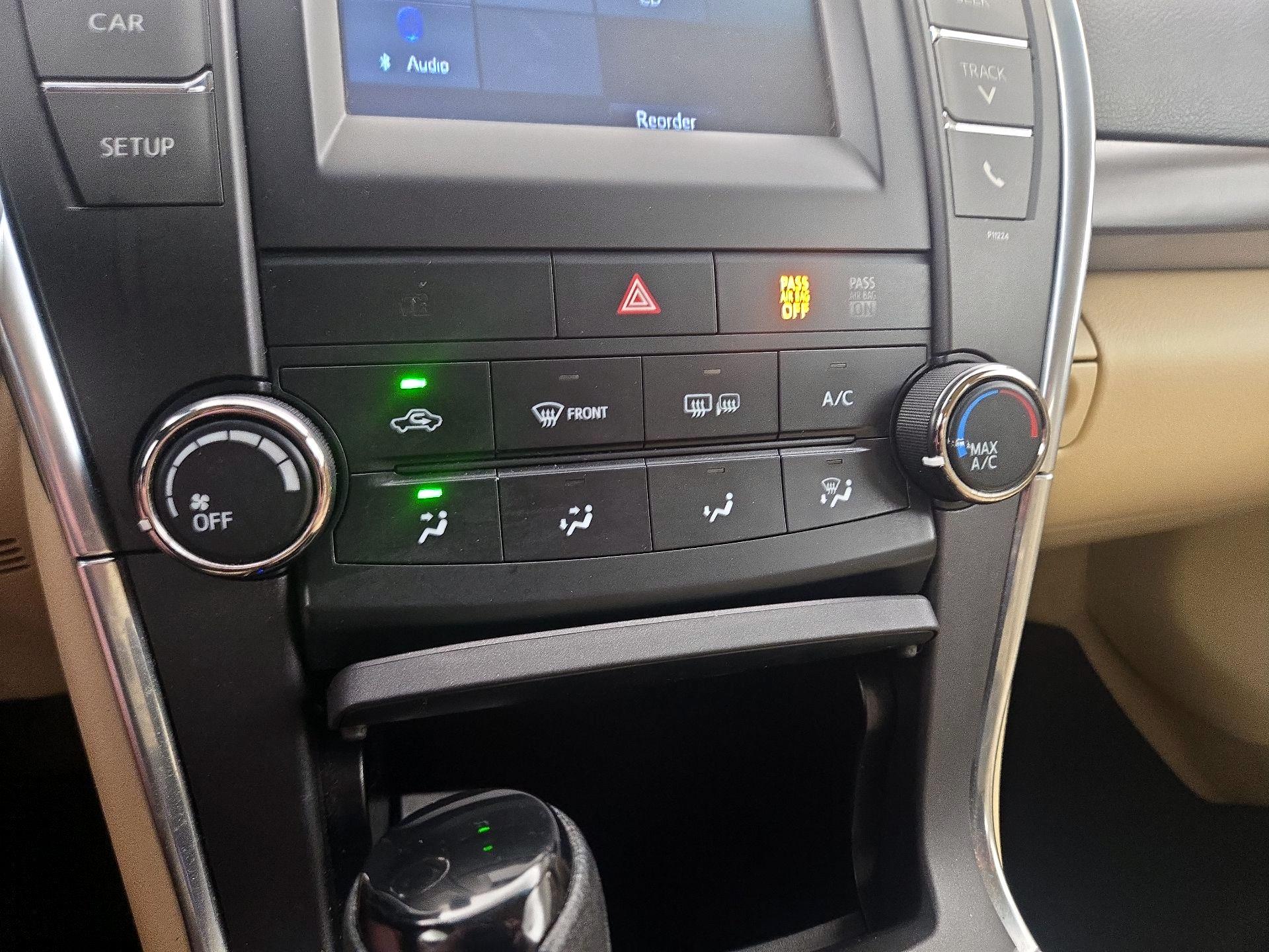 Thumbnail: 2016 Toyota Camry - 16