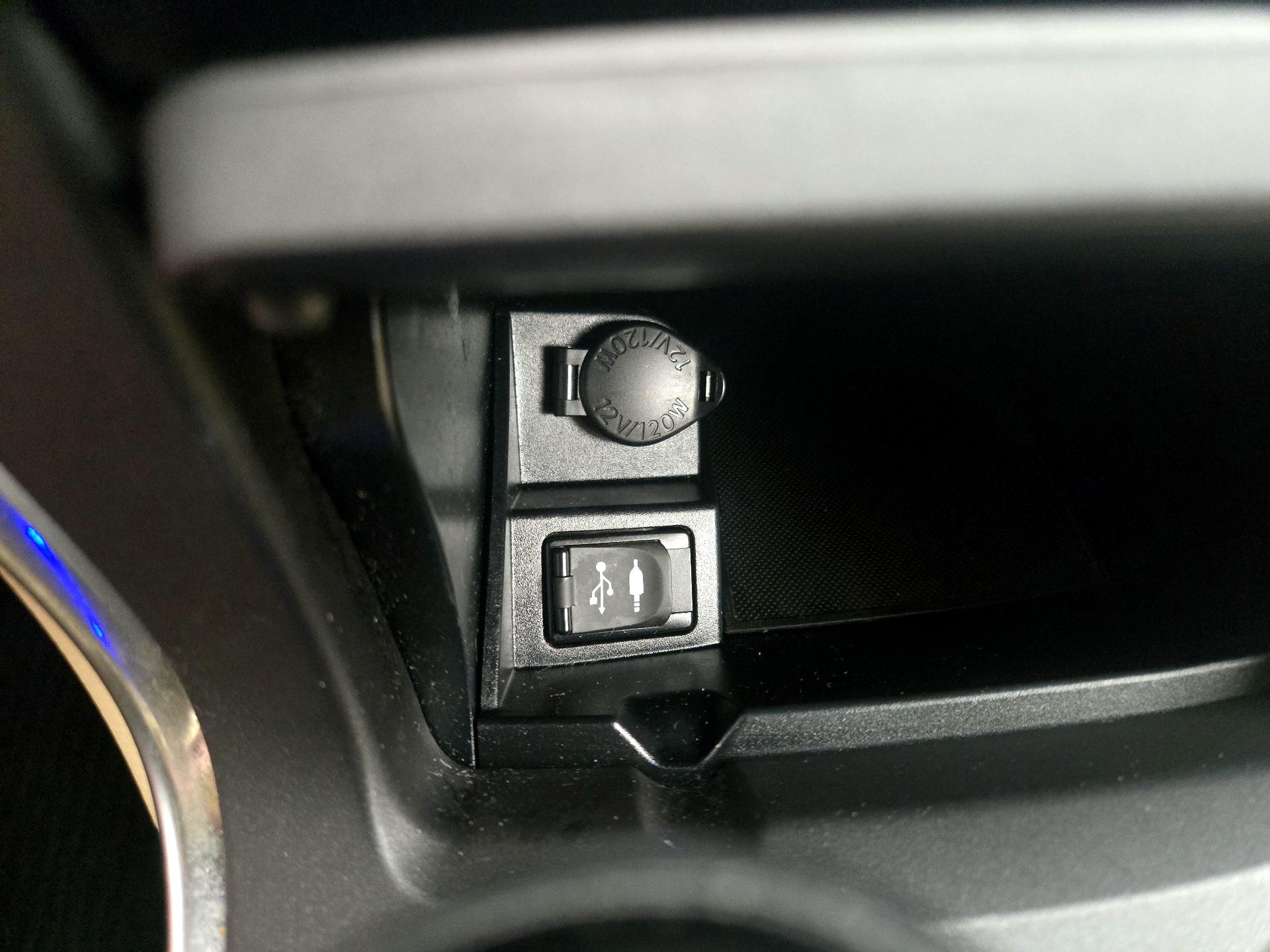 Thumbnail: 2016 Toyota Camry - 18