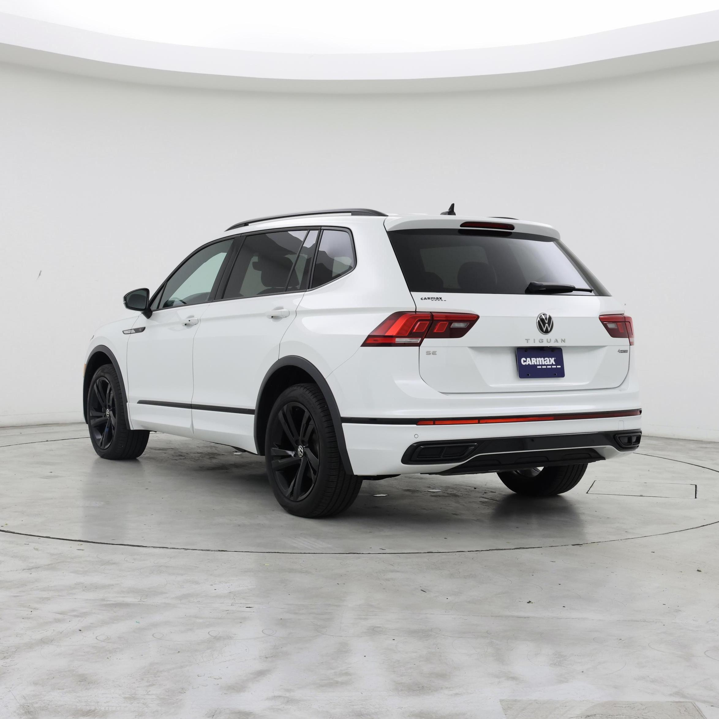Thumbnail: 2023 Volkswagen Tiguan - 2