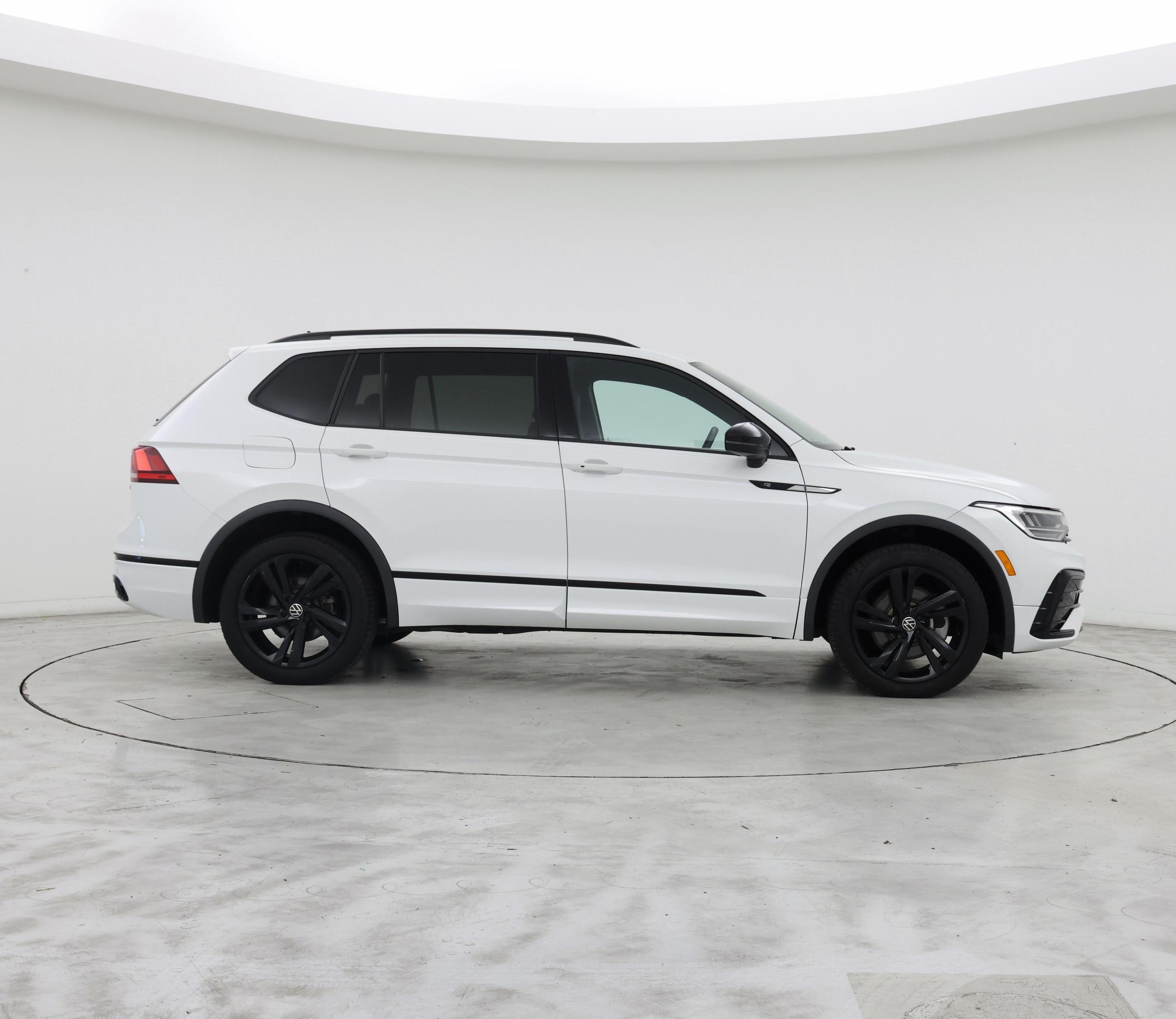 Thumbnail: 2023 Volkswagen Tiguan - 7