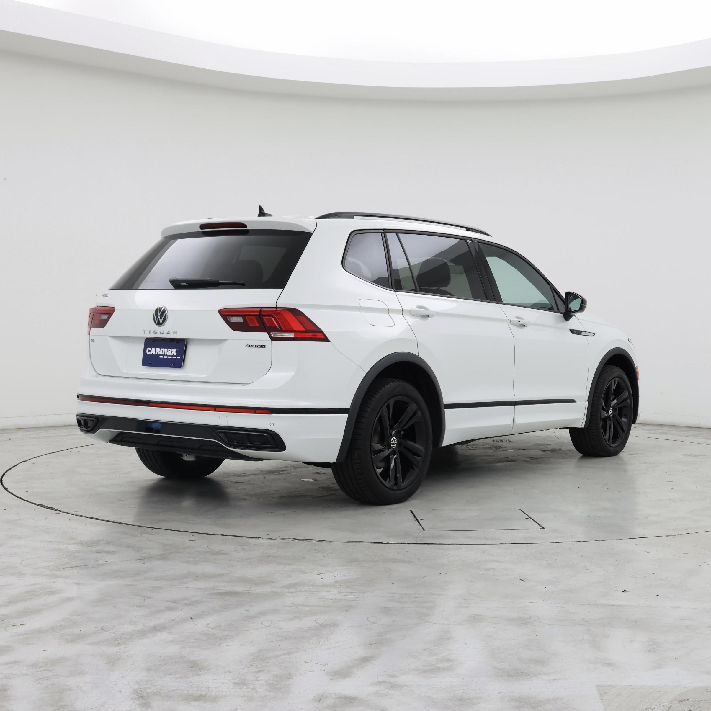 Thumbnail: 2023 Volkswagen Tiguan - 8