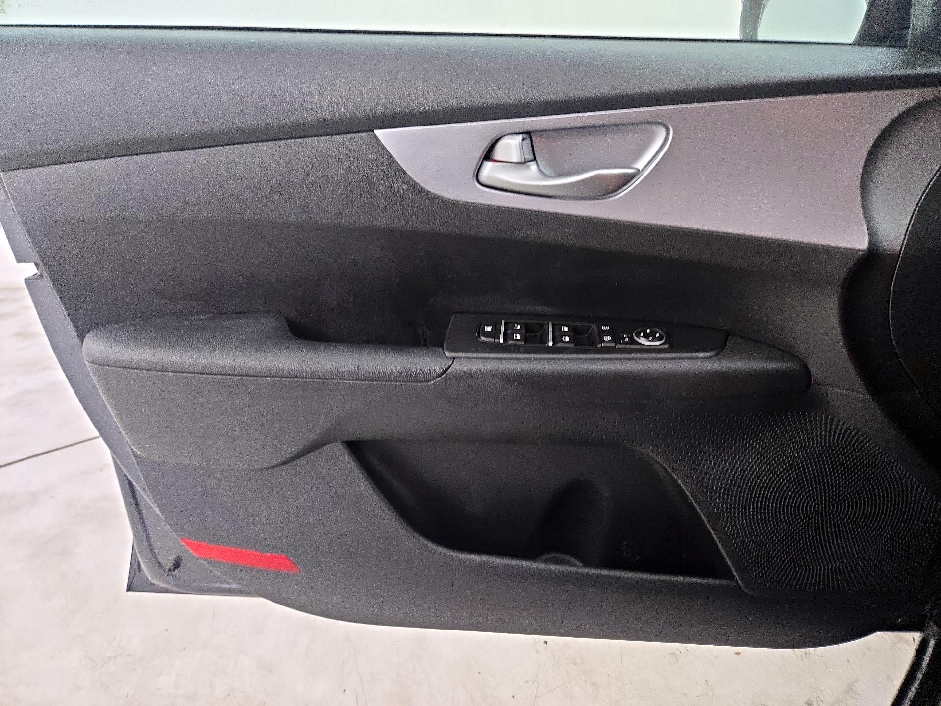 Thumbnail: 2022 Kia Forte - 12