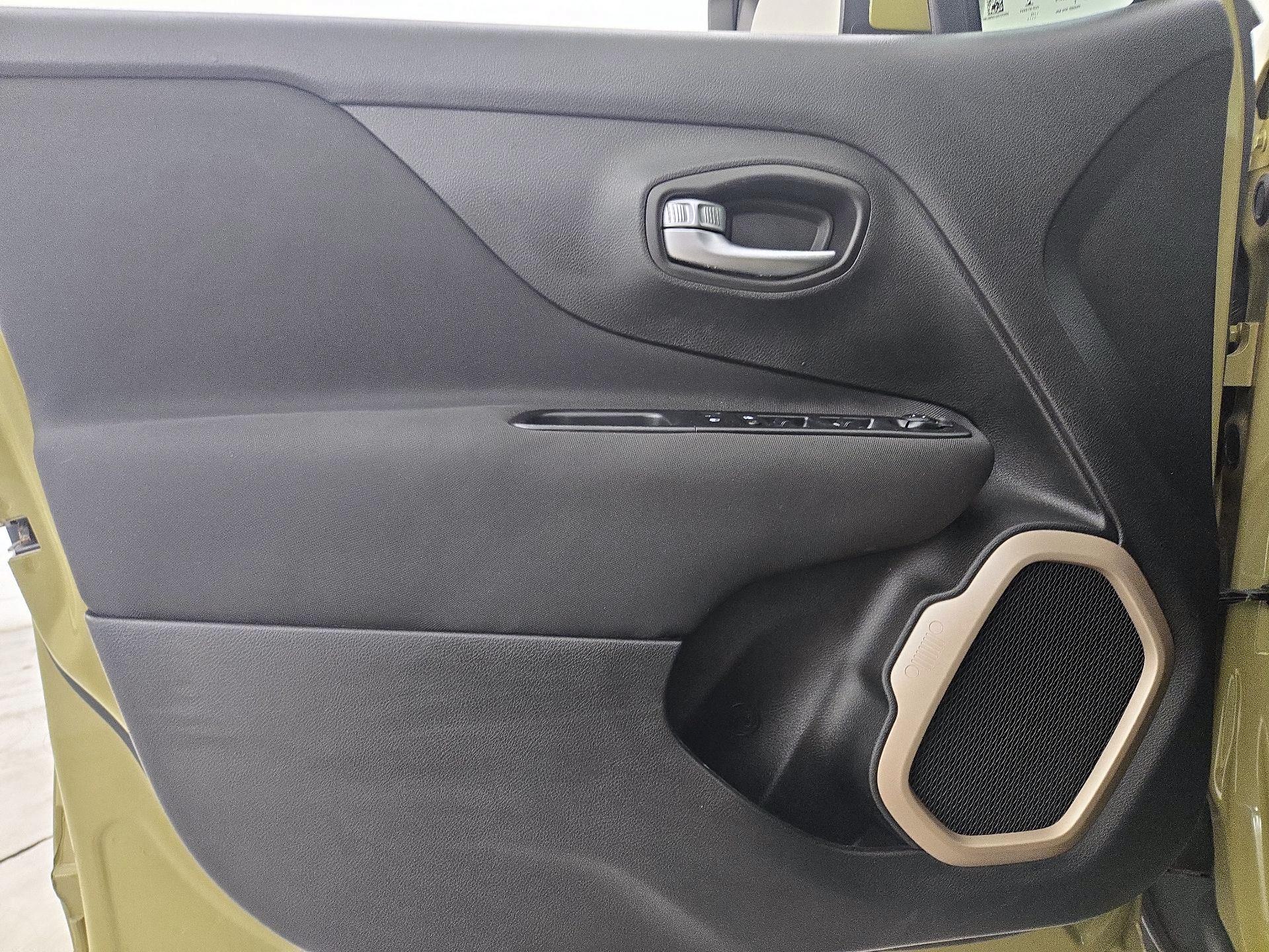Thumbnail: 2015 Jeep Renegade - 12